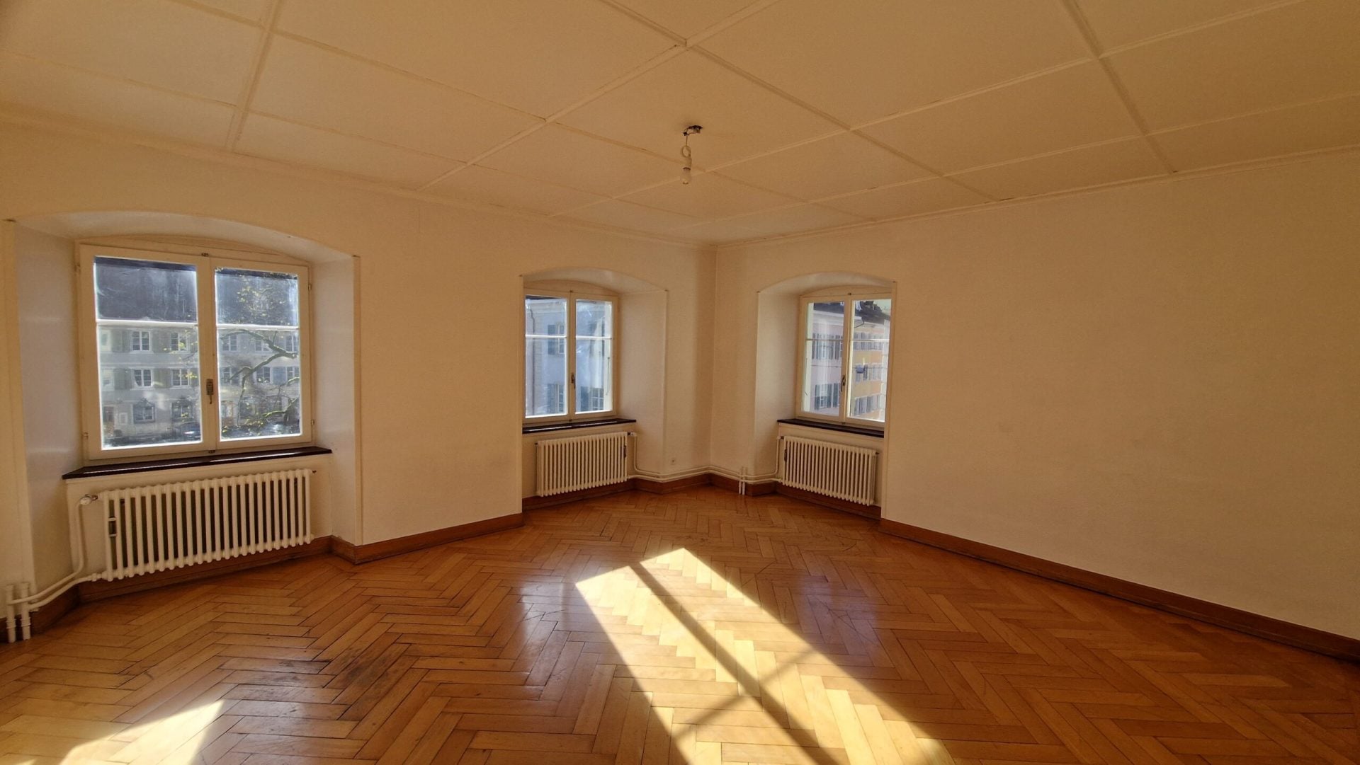 Bureaux 5.5 pièces au 3ème étage - photo 2