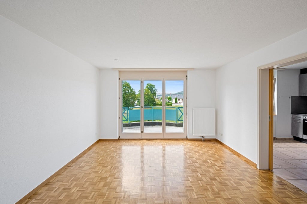 Appartement de 4 pièces au rez-de-chaussée avec balcon - photo 2