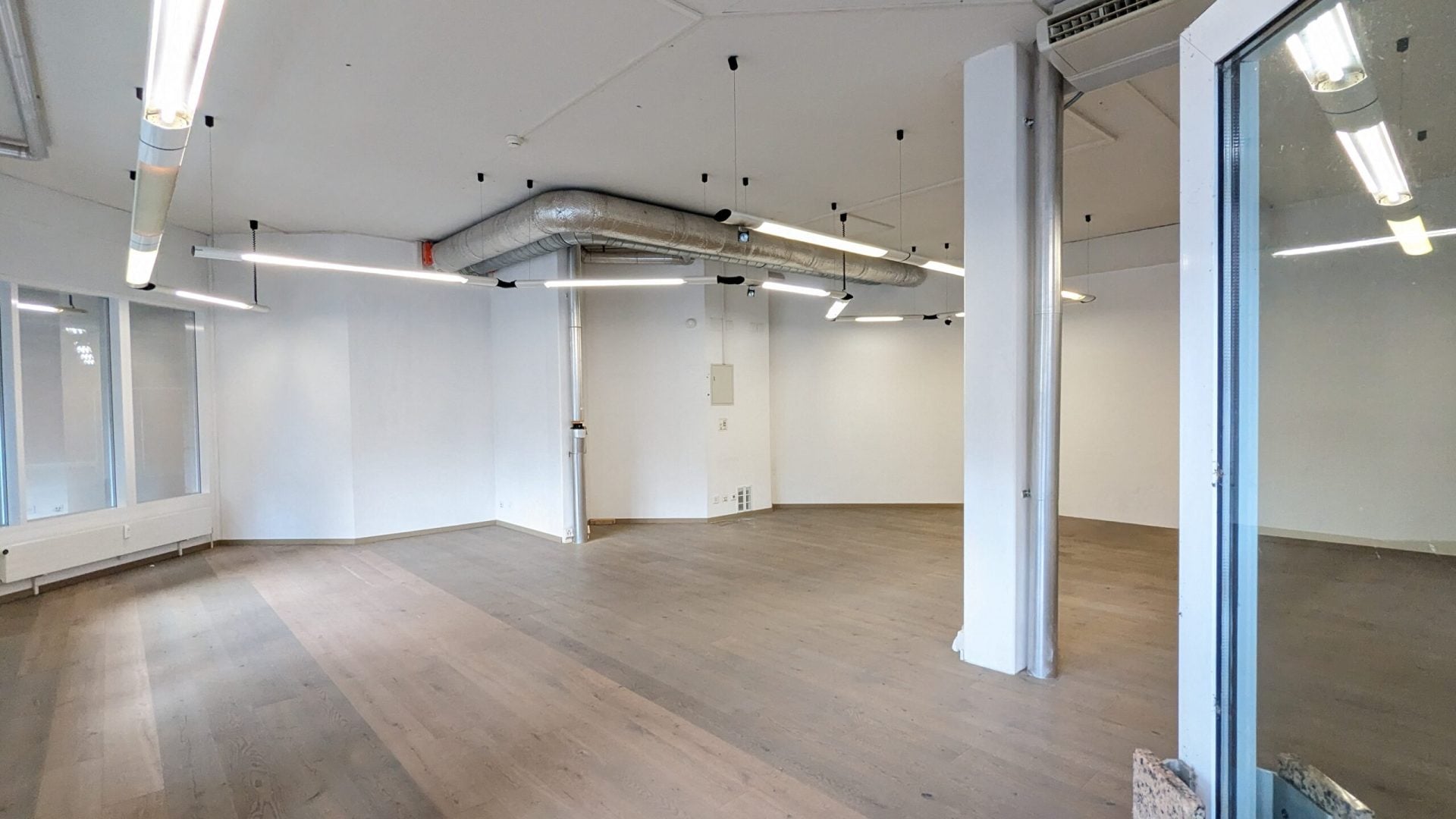 Local commercial de 82m² au rez-de-chaussée à Delémont (prix du loyer au m2) - photo 4