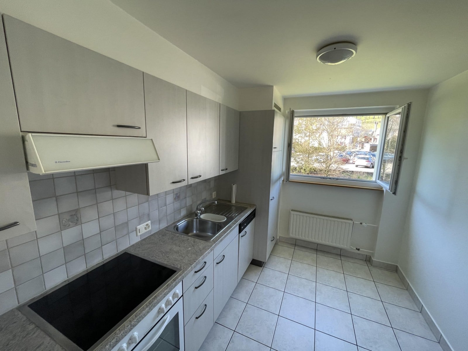Appartement de 3 pièces au rez-de-chaussée supérieur - photo 1