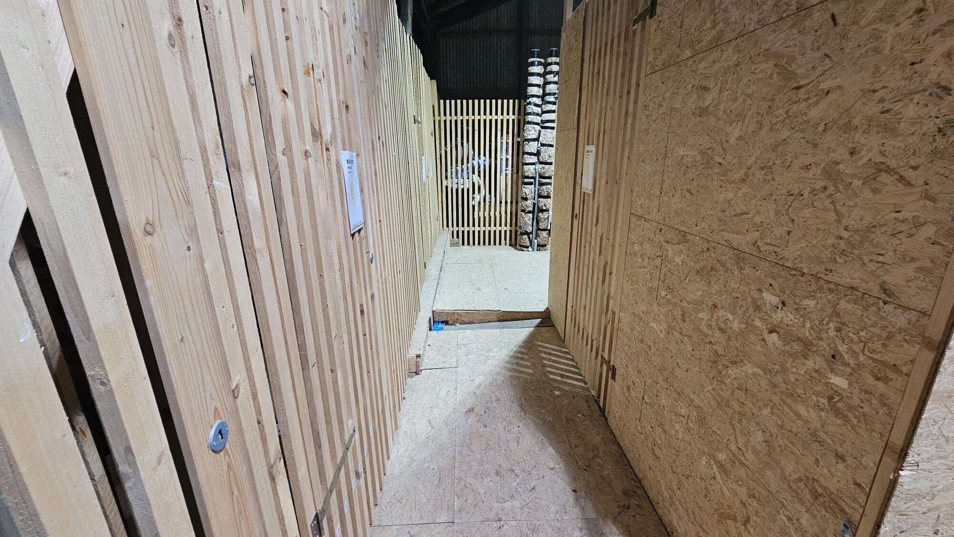 Plusieurs box / garde-meubles de 6.83 à 52.93 m2 dès CHF 80 à Movelier - photo 2