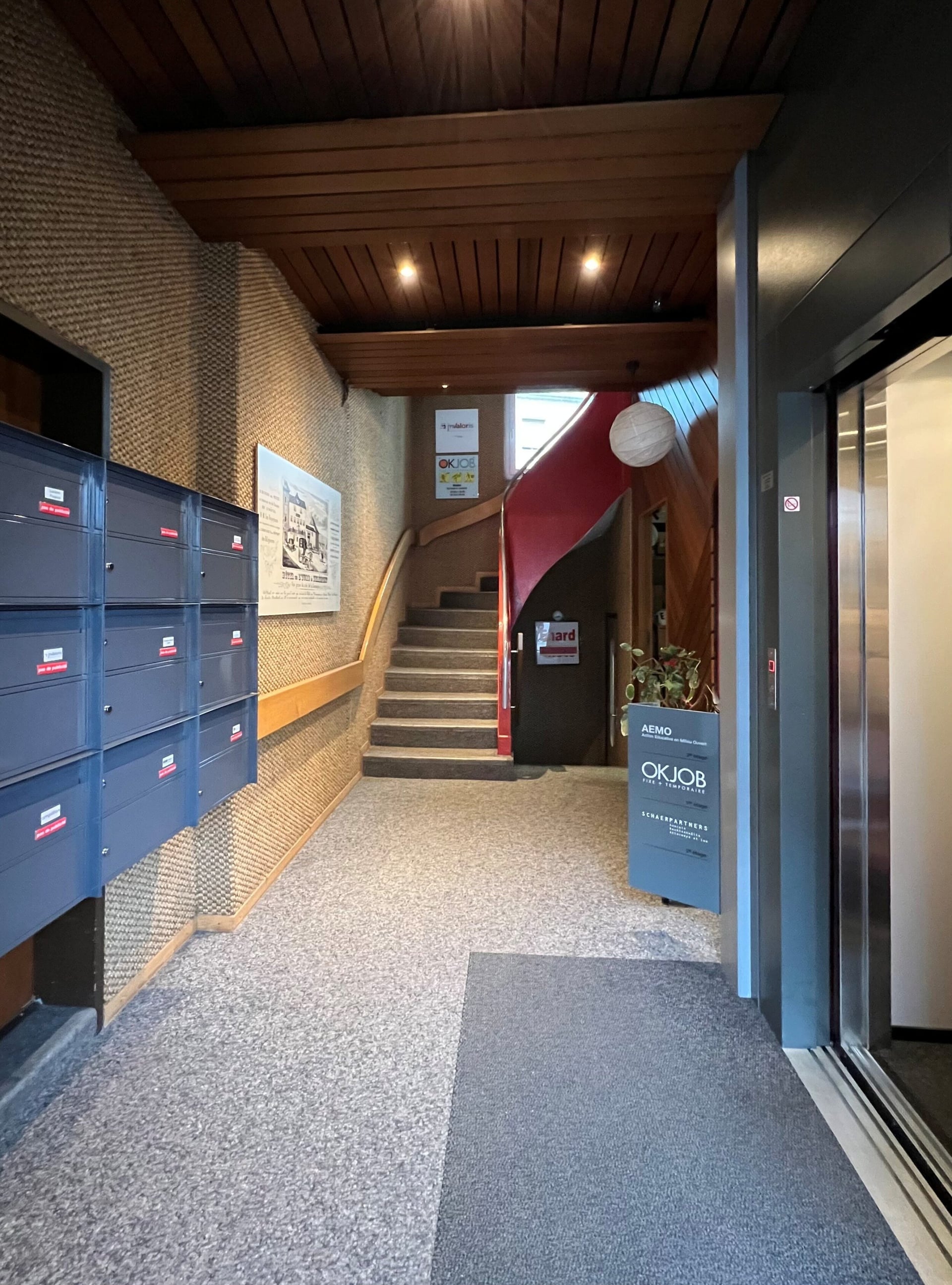À louer à Delémont bureau de 2.5 pièces au 1er étage avec ascenseur - photo 2
