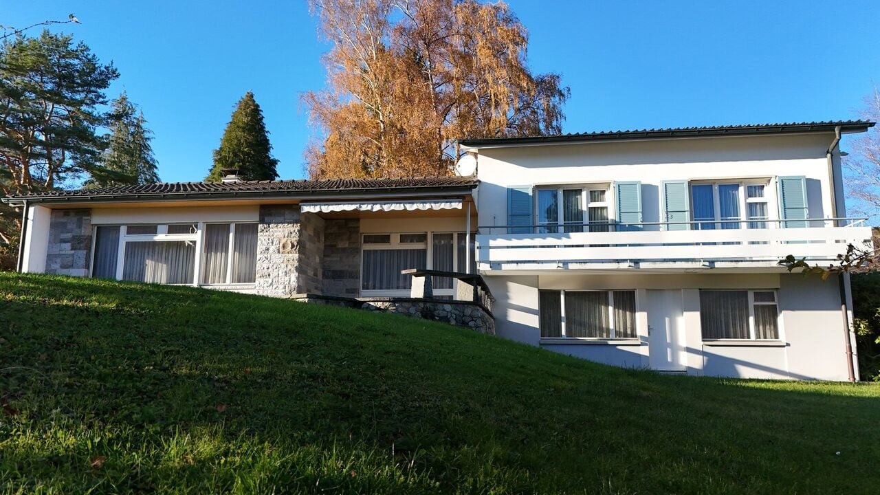 À Glovelier à vendre villa de 9.5 pièces sur une vaste parcelle - photo 2