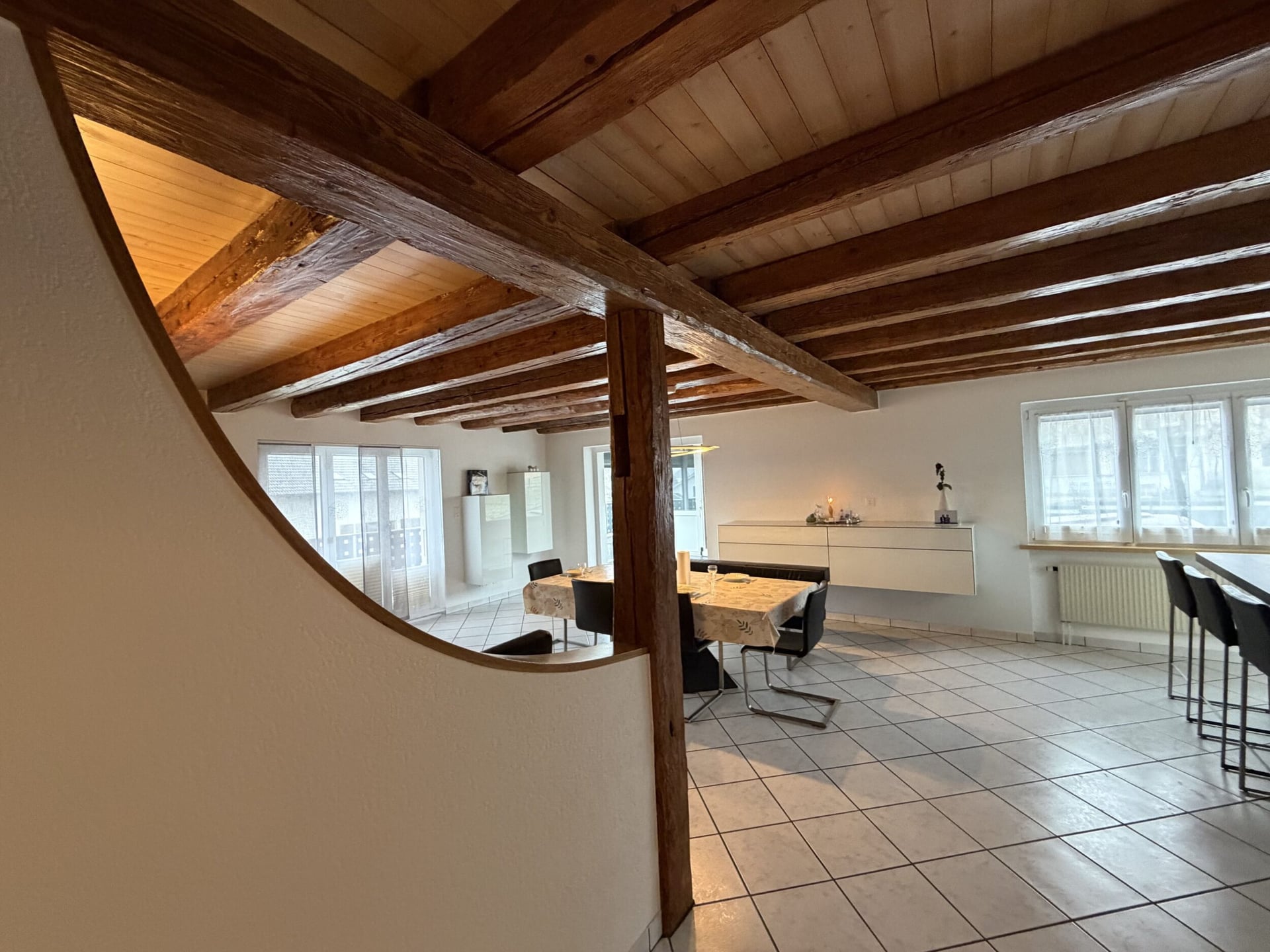 À vendre 2 maisons avec grande parcelle et 5 garages à Mervelier - photo 4