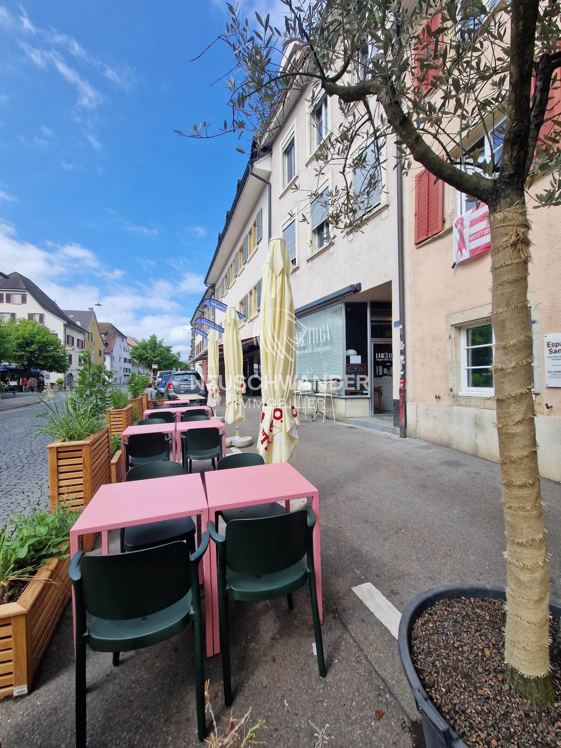 Immeuble de rendement avec 4 appartements et 1 restaurant à Delémont - photo 2