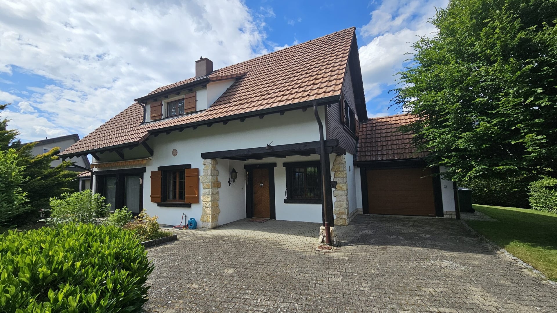 À vendre à Malleray maison de 6.5 pièces sur un terrain de 858 m² - photo 1