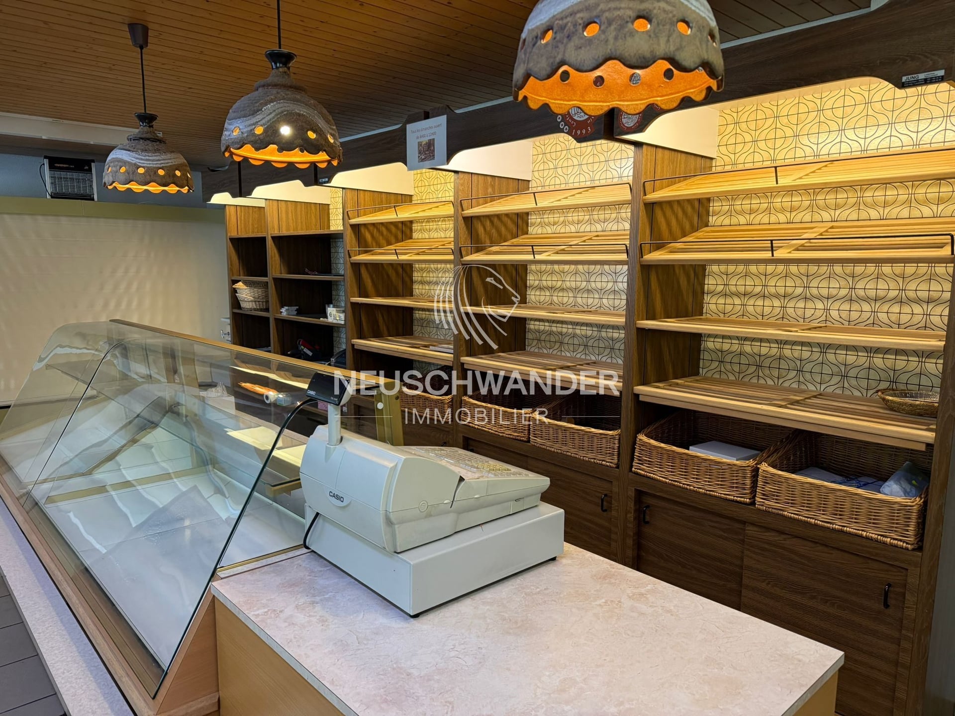 À Saignelégier immeuble avec 1 commerce et 4 logements à vendre - photo 5