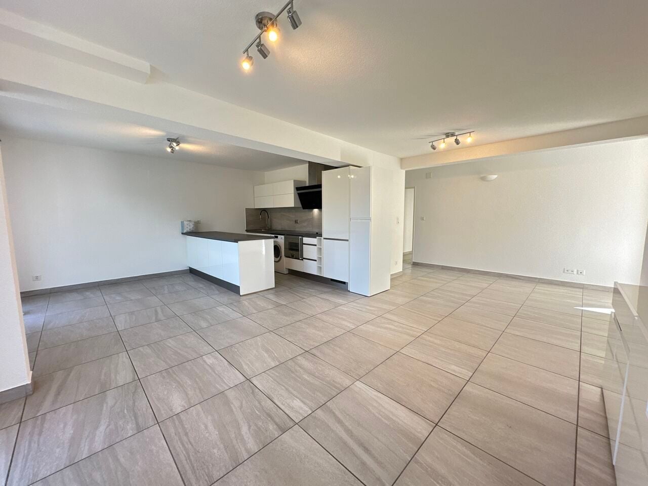 Bel immeuble de 8 appartements rénovés à vendre à Courgenay - photo 2