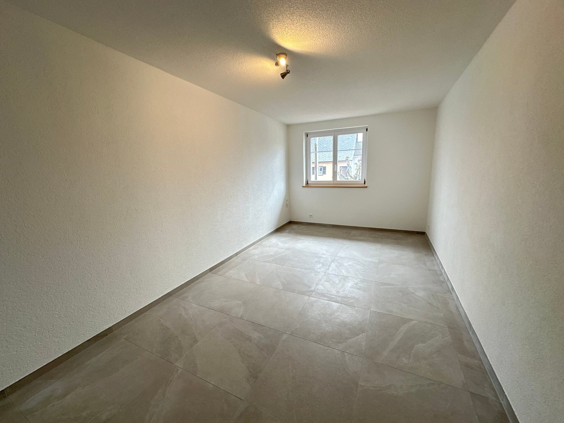 Appartement entièrement rénové de 4.5 pièces à Alle - photo 4