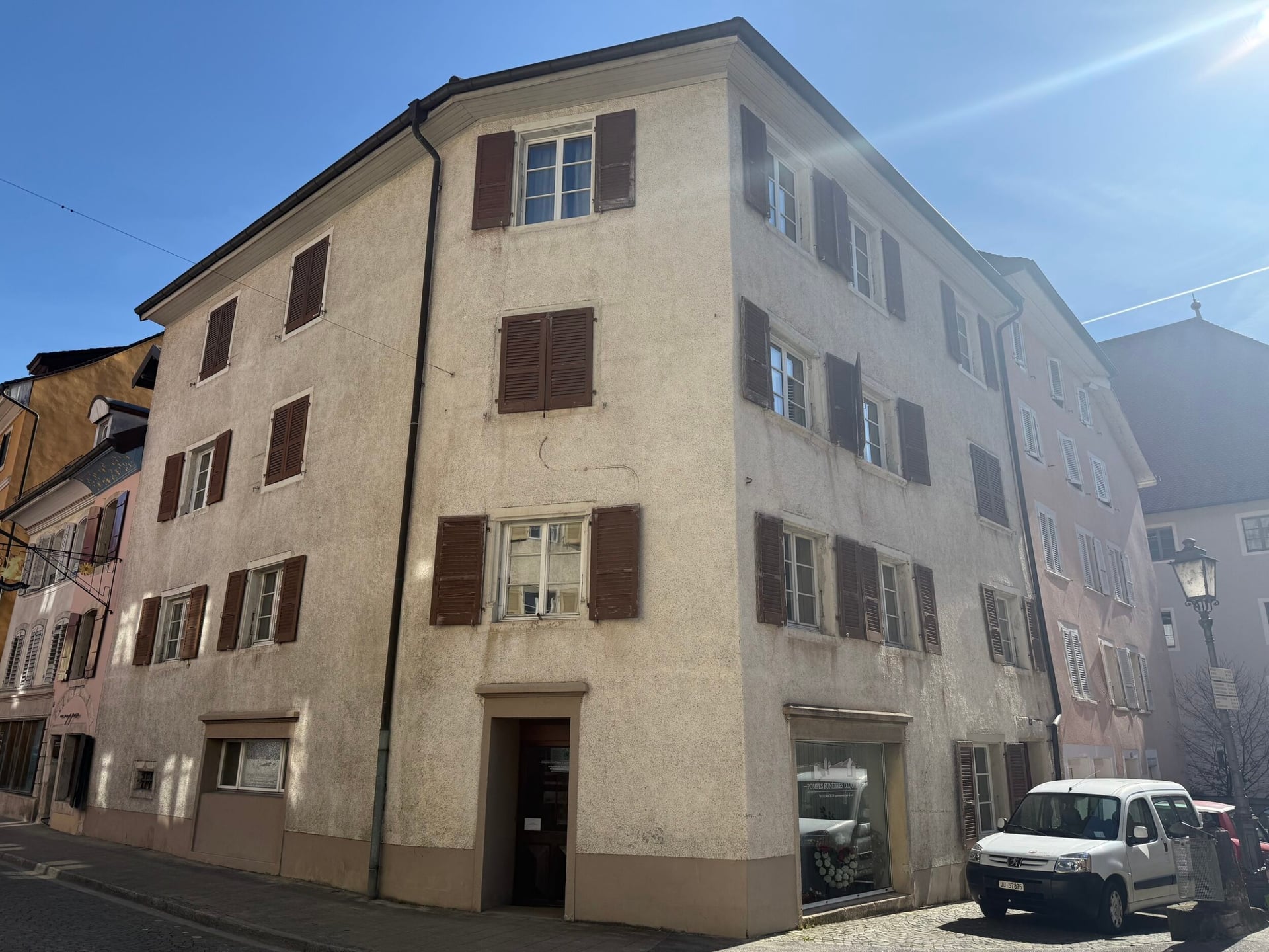 Immeuble de rendement mixte de 5 unités à vendre à Porrentruy - photo 1