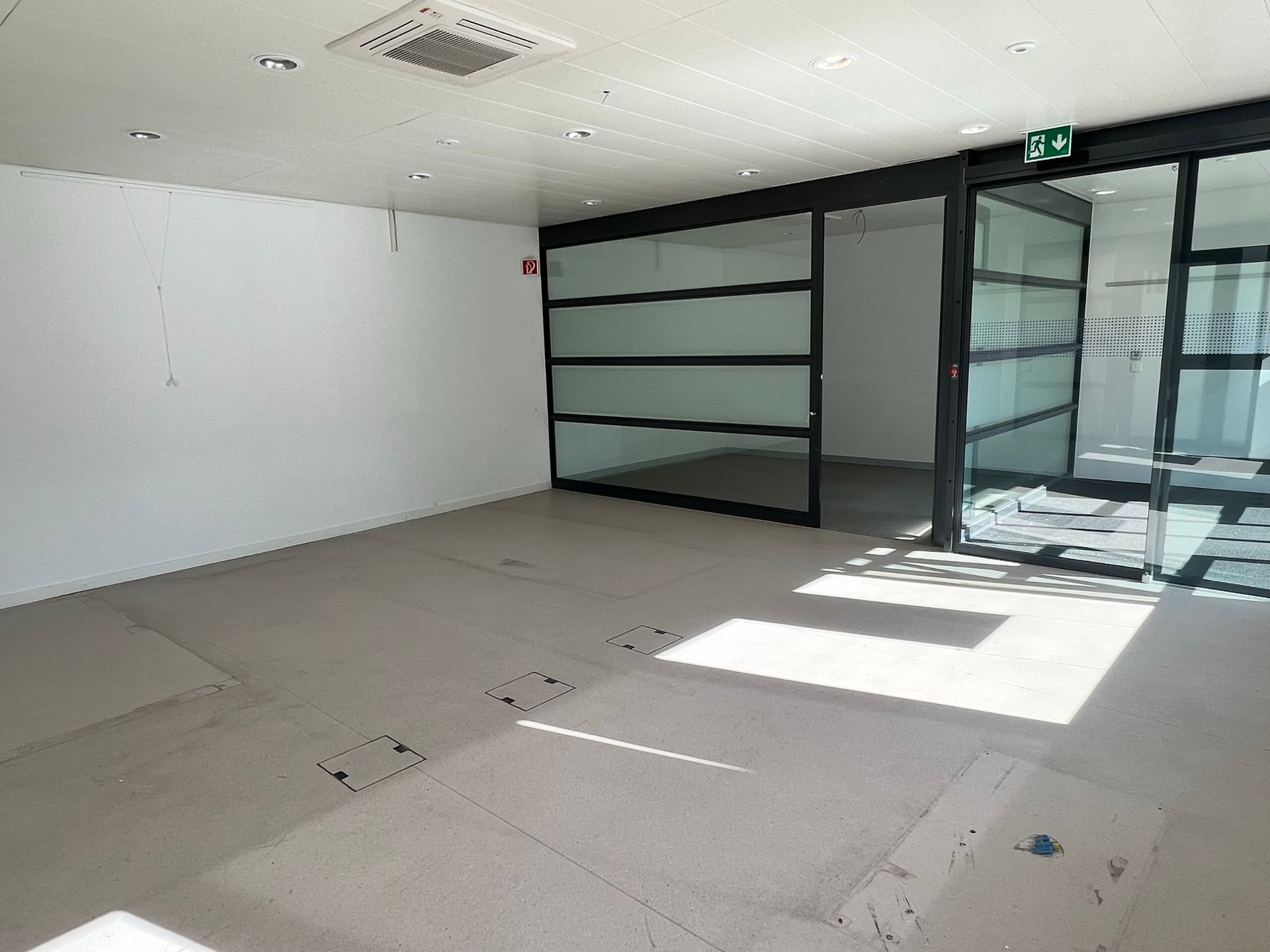 Tavannes - local commercial 149 m2 - photo 2