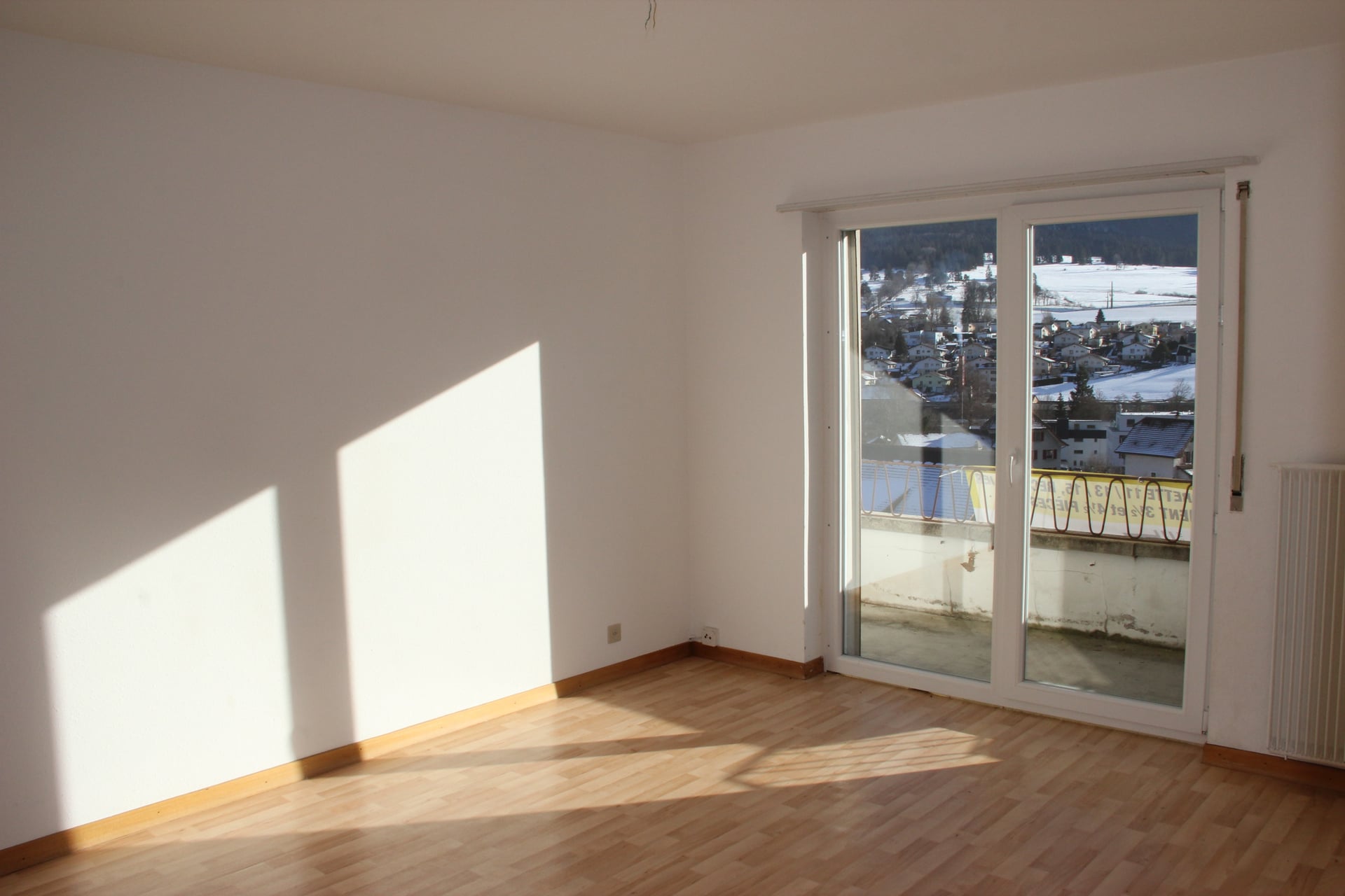 Idéalement situé dans les hauts du village, appartements de 4,5 pièces - photo 1
