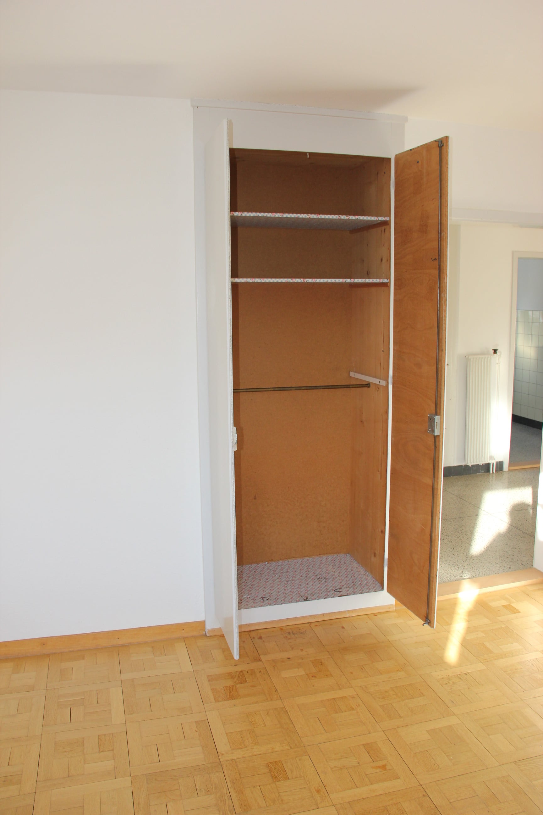 Idéalement situé dans les hauts du village, appartements de 4,5 pièces - photo 3