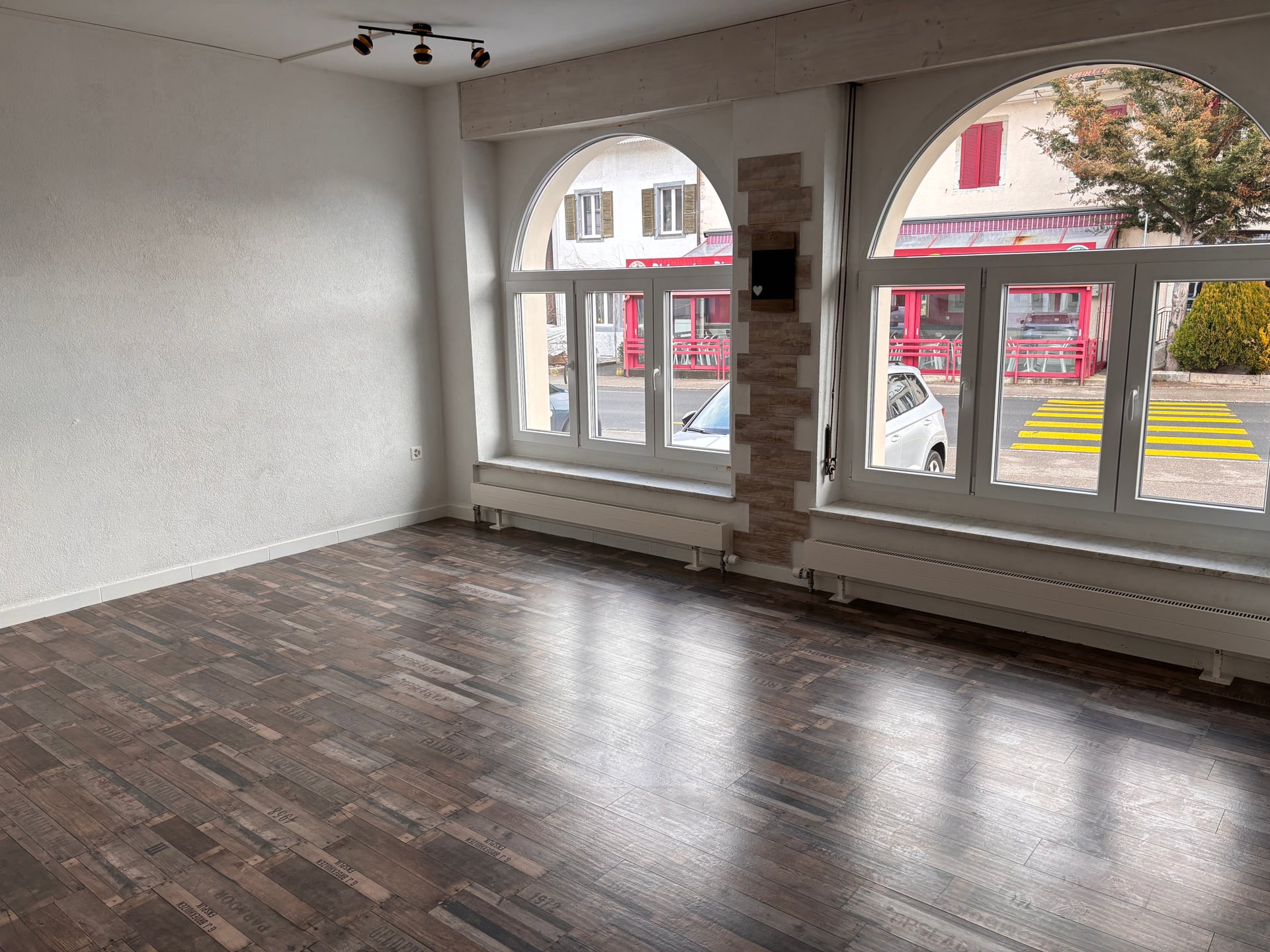 Local pour commerces ou bureaux en plein centre - photo 1