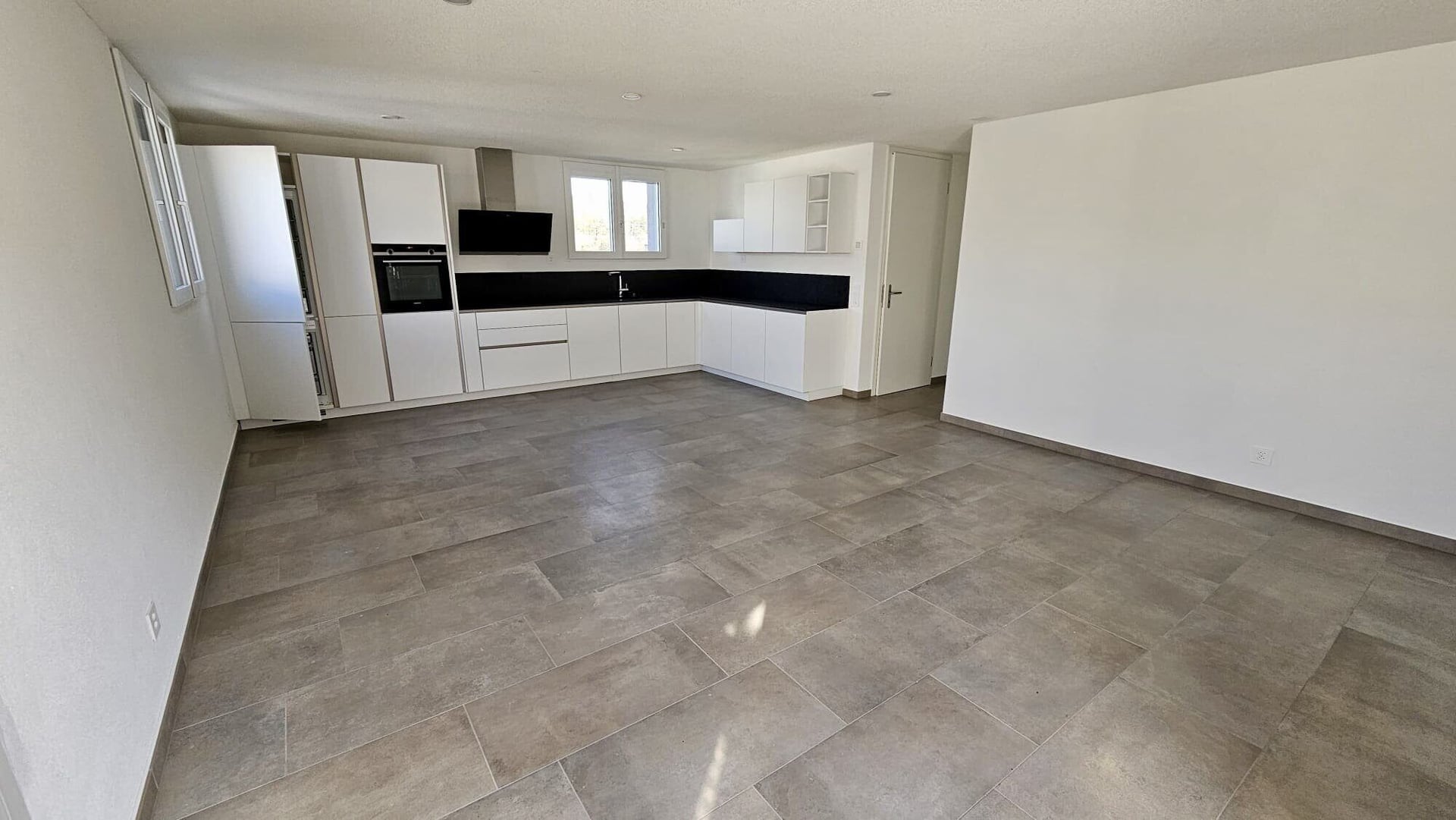 À louer à Courfaivre appartement de 4.5 pièces avec une belle terrasse - photo 3