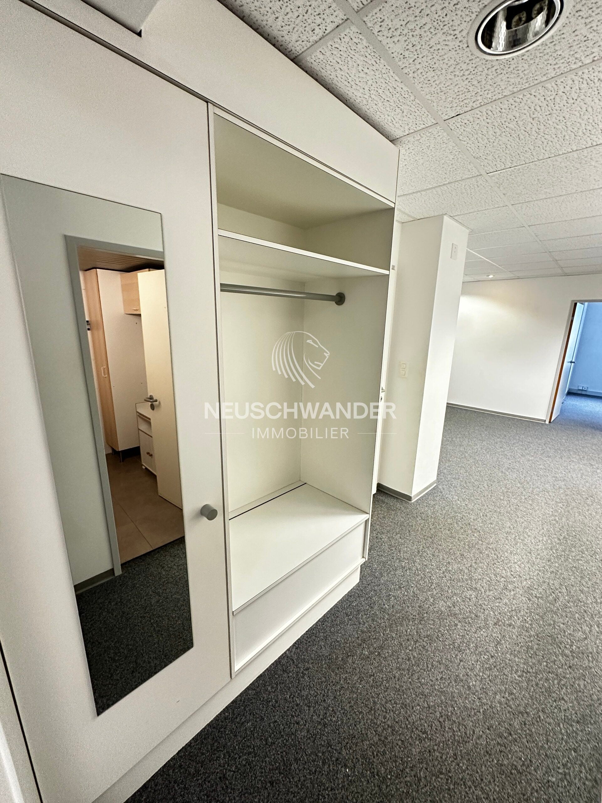 Local moderne de 5.5 pièces au 1er étage à louer à Delémont - photo 2