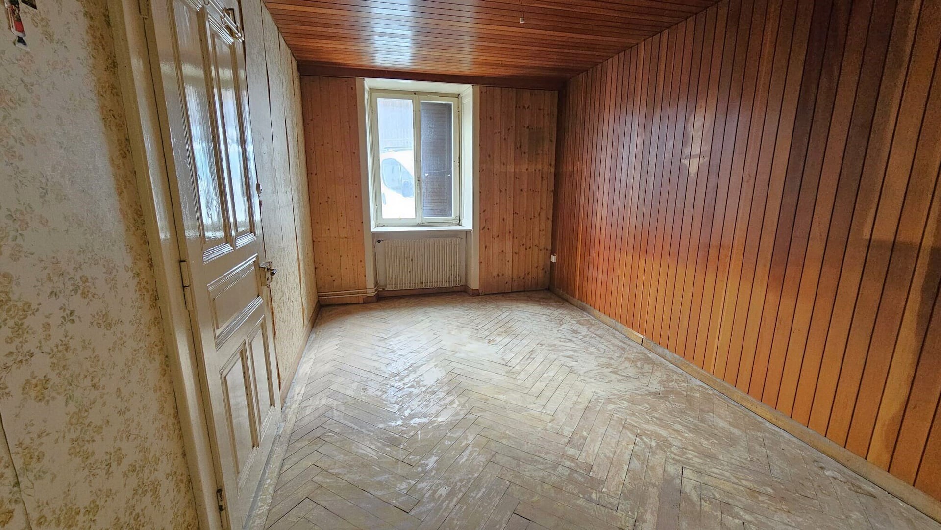 Situé à Malleray dépôt/entrepôt/stockage de 4 pièces au rez à louer - photo 3