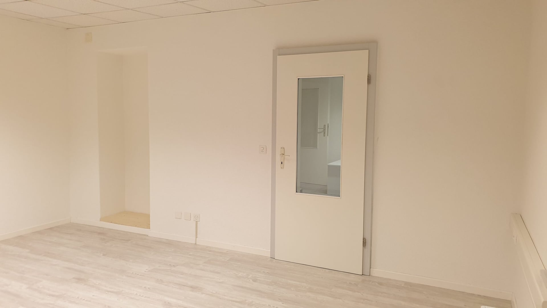 Surface commerciale n°2 de 21 m2 à louer à Reconvilier - photo 5