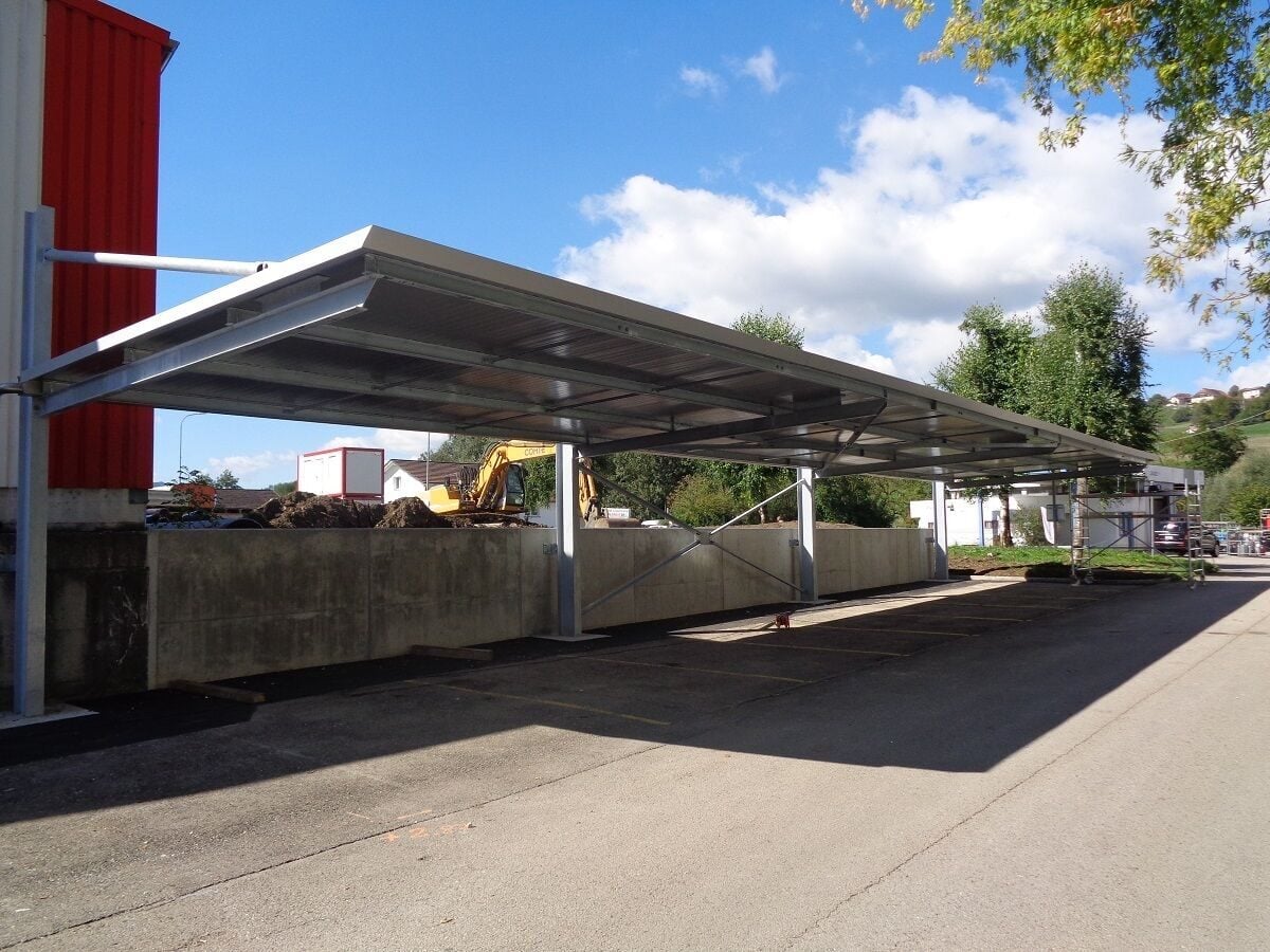 Une place de parc couverte disponible à Courtételle - photo 1