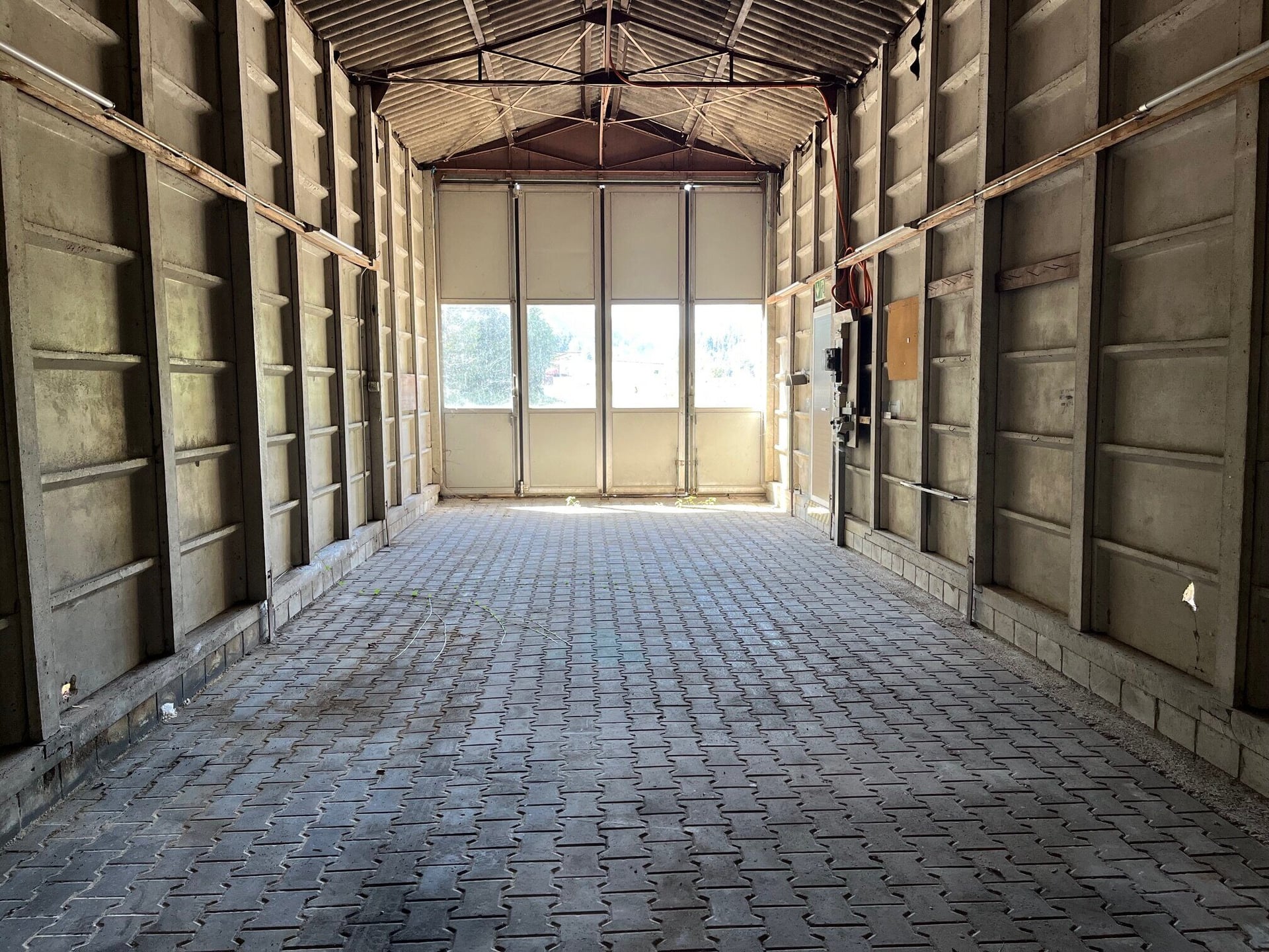 Sur le site Thecla à St-Ursanne local fermé de 287 m² à louer - photo 2