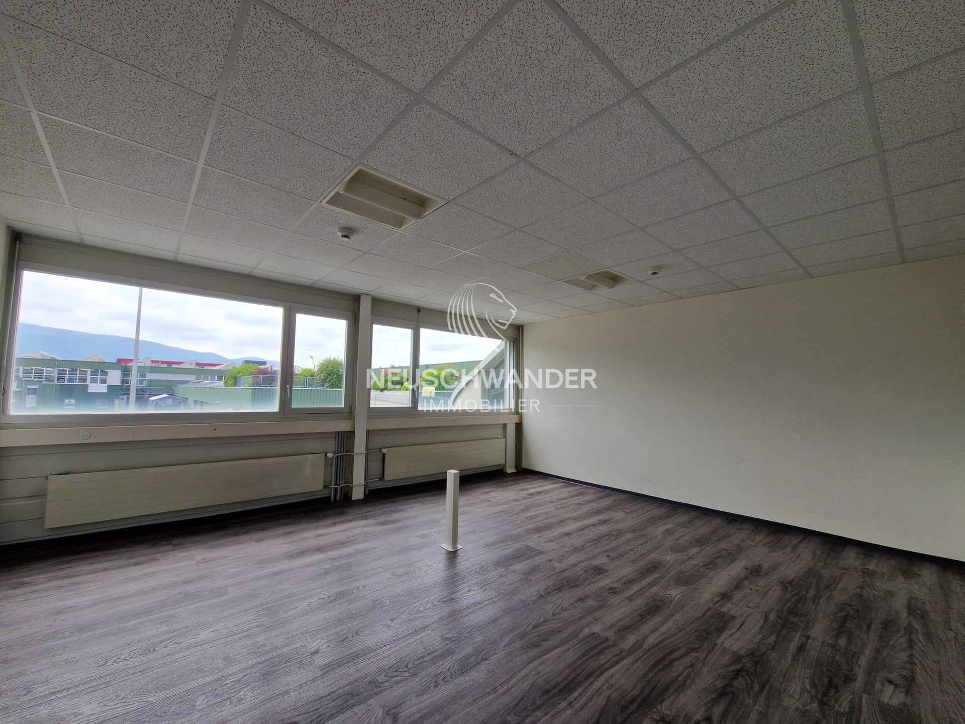 À Delémont grande surface commerciale de 324 m2 à louer - photo 3