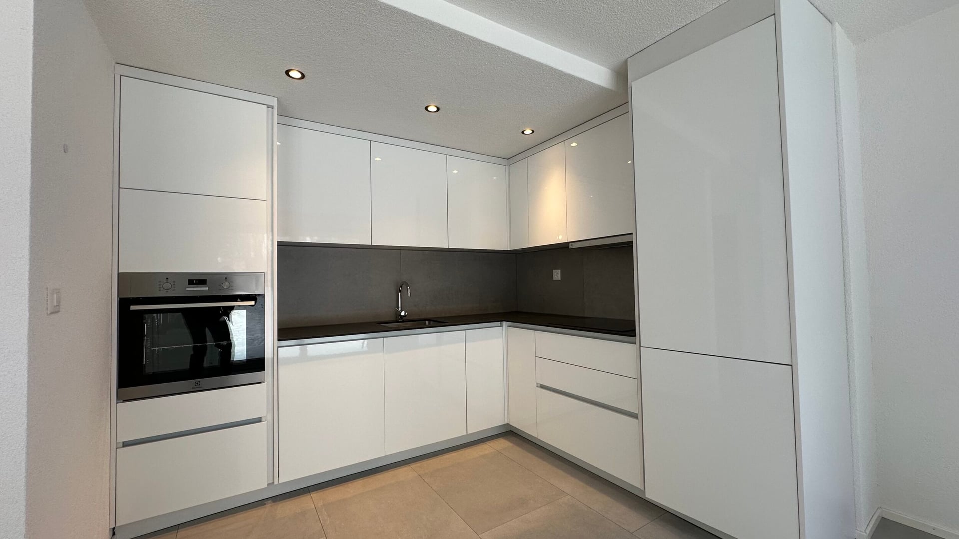 À louer appartement 2.5 pièces au rez-de-chaussée à Develier - photo 2