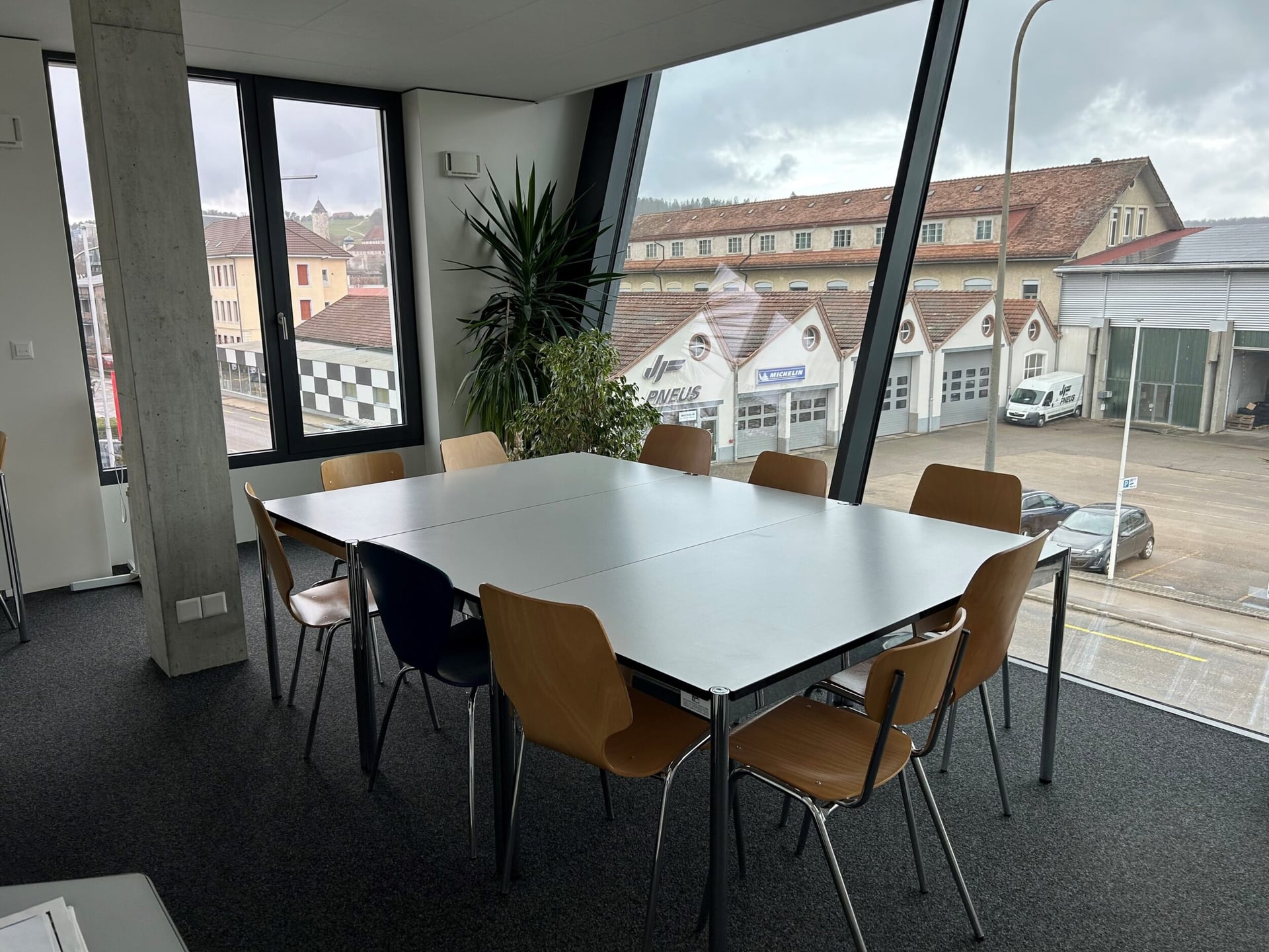 Surface commerciale de 198 m2 à louer dans la ville de Porrentruy - photo 4