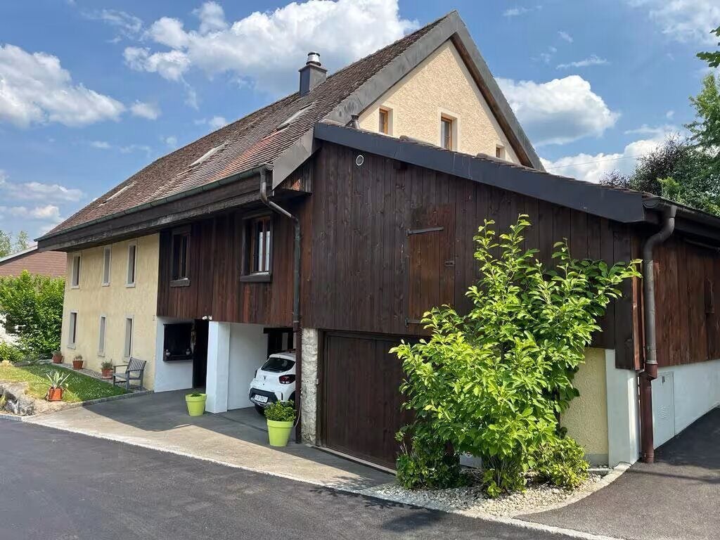 Maison de 9,5 pièces à vendre dans le village de Courtételle - photo 1