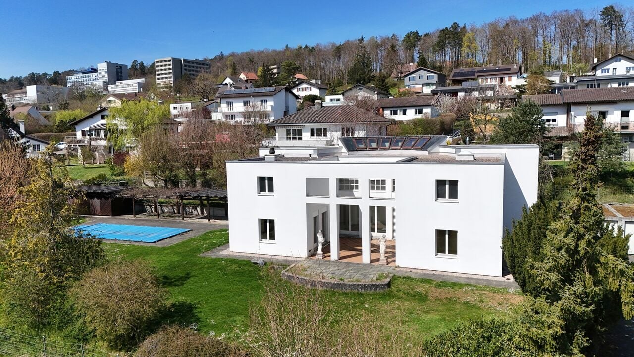 Située à Porrentruy villa d'architecte de 9 pièces - photo 1