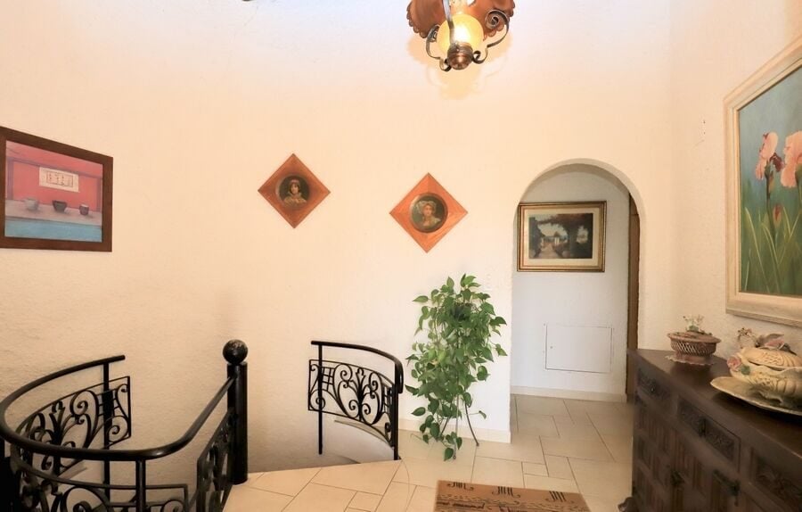 À Porrentruy villa de 7 pièces sur un vaste terrain boisé à vendre - photo 4