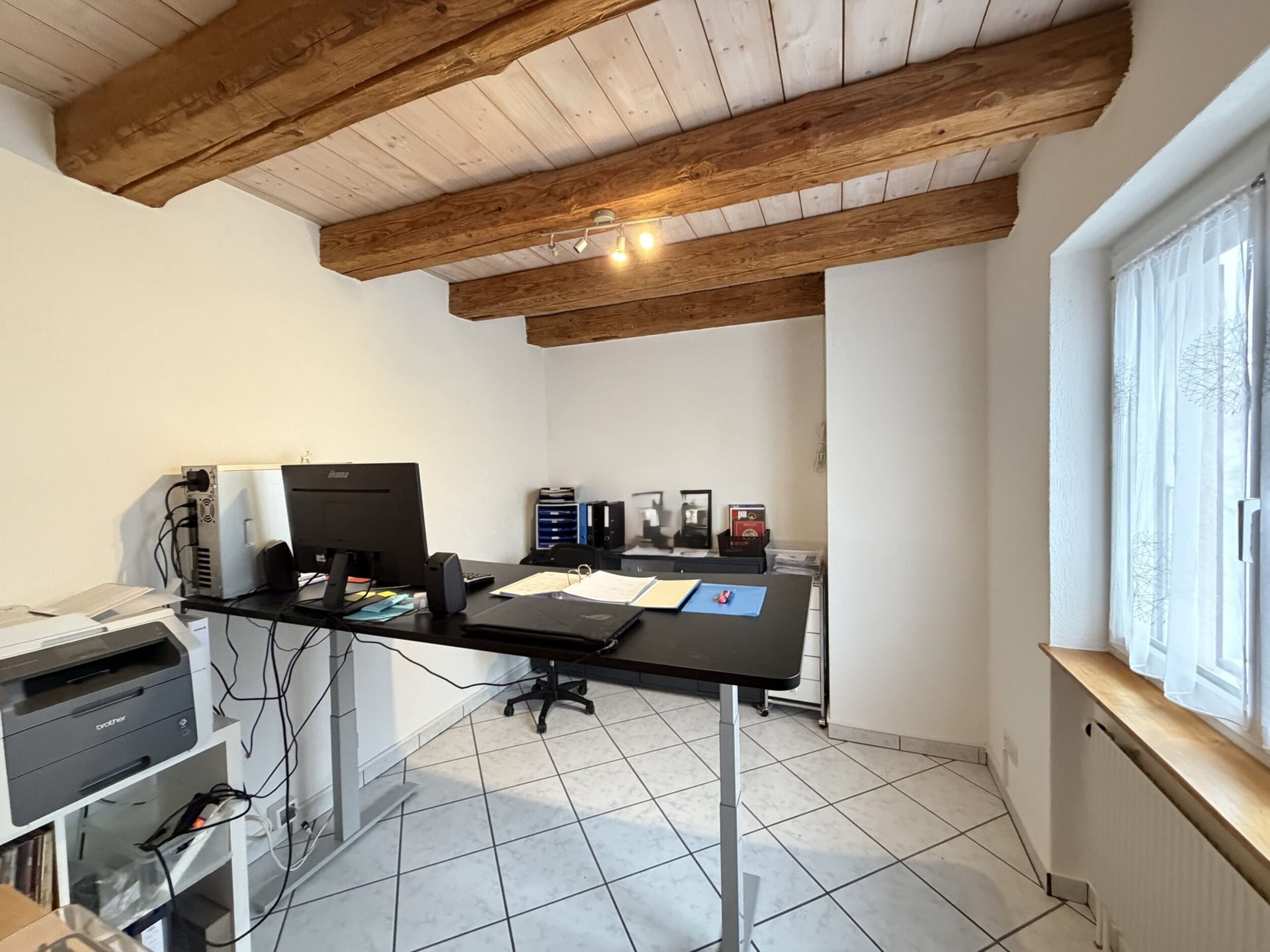 À vendre 2 maisons avec grande parcelle et 5 garages à Mervelier - photo 3