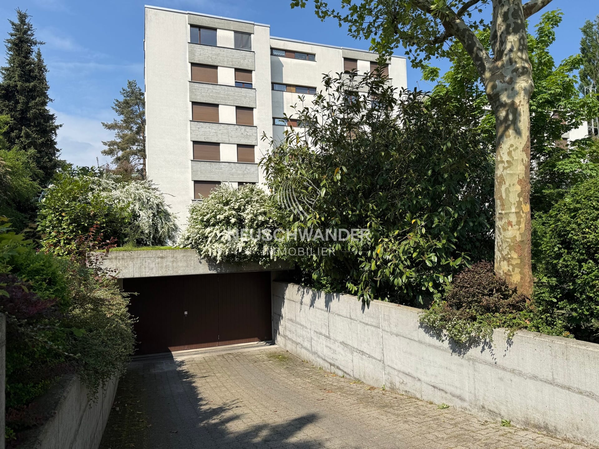 À vendre dans un parking souterrain 1 place de parc à Delémont - photo 1