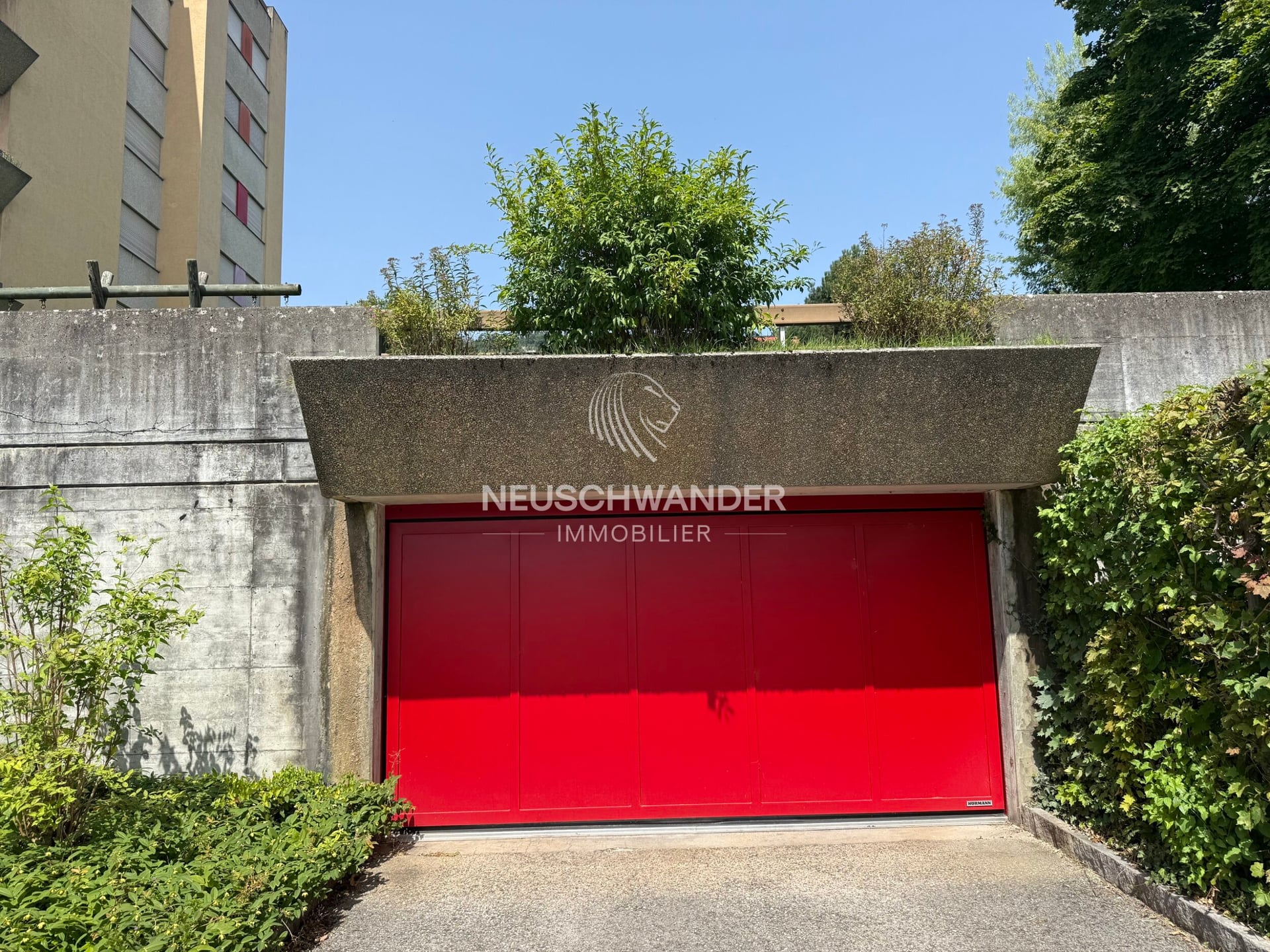 À vendre place de parc dans un parking souterrain à Delémont - photo 1