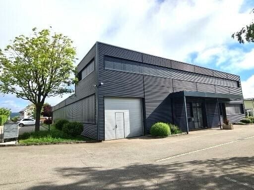 À Courrendlin bâtiment industriel spacieux et moderne à vendre - photo 3