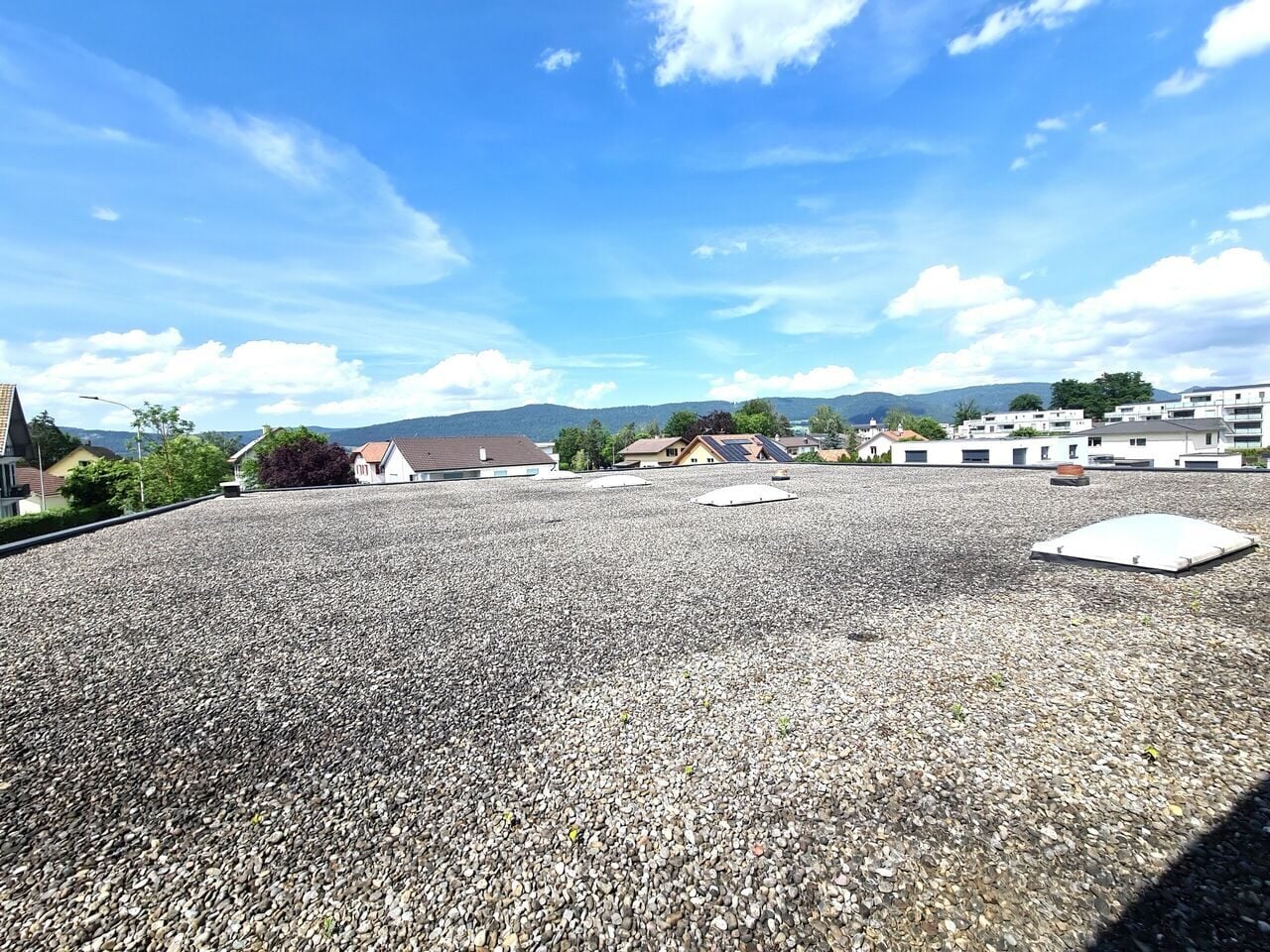 À Courrendlin bâtiment industriel spacieux et moderne à vendre - photo 4