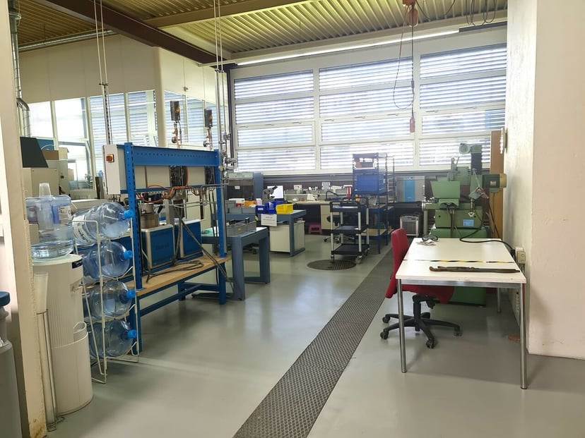 À Courrendlin bâtiment industriel spacieux et moderne à vendre - photo 5