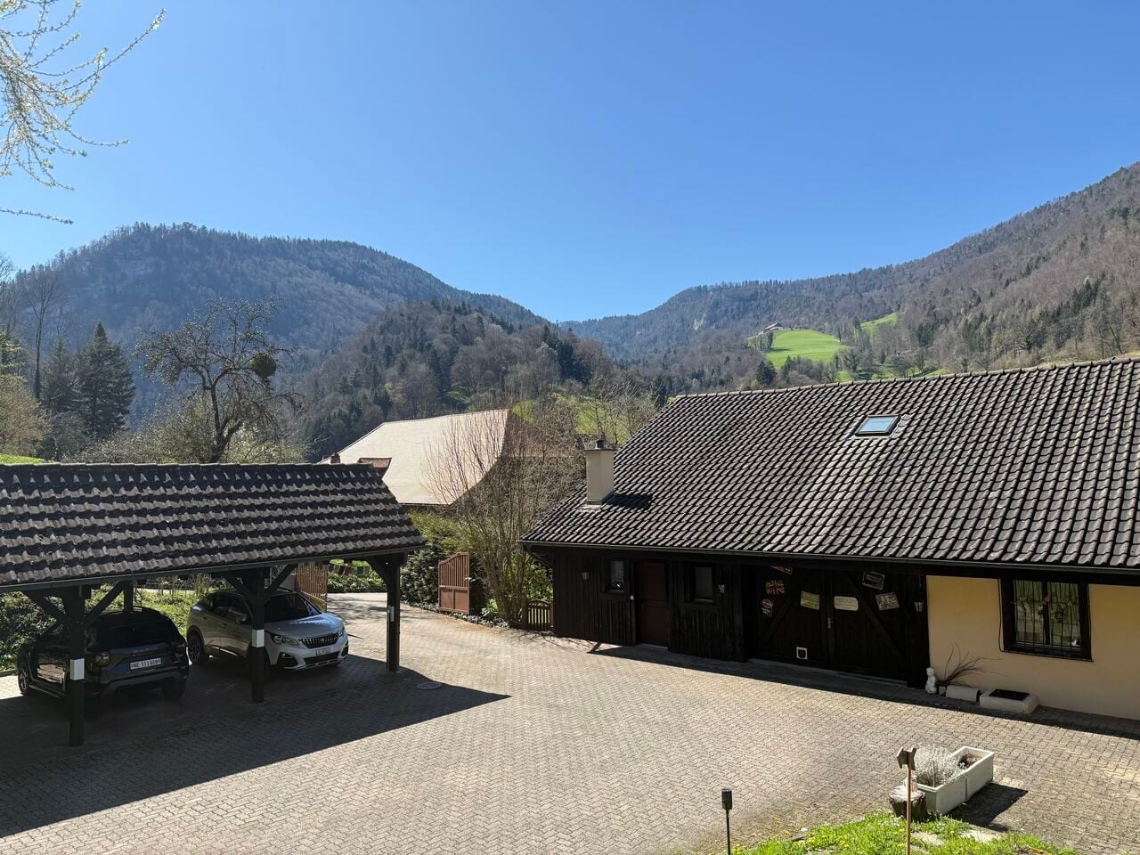 Situé à Roches chaleureux appartement de 3.5 pièces à vendre - photo 2