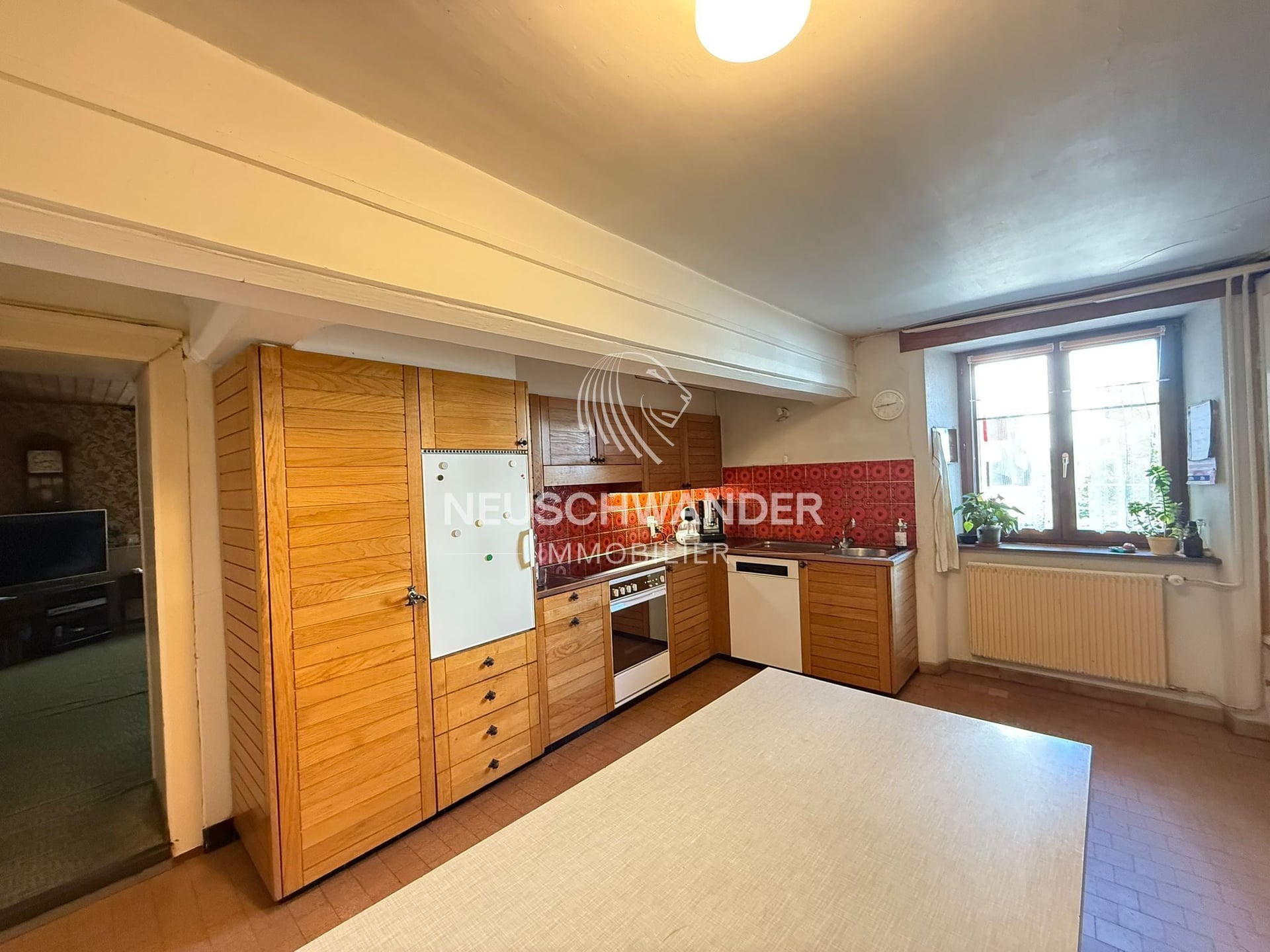 À Saignelégier immeuble avec 1 commerce et 4 logements à vendre - photo 4