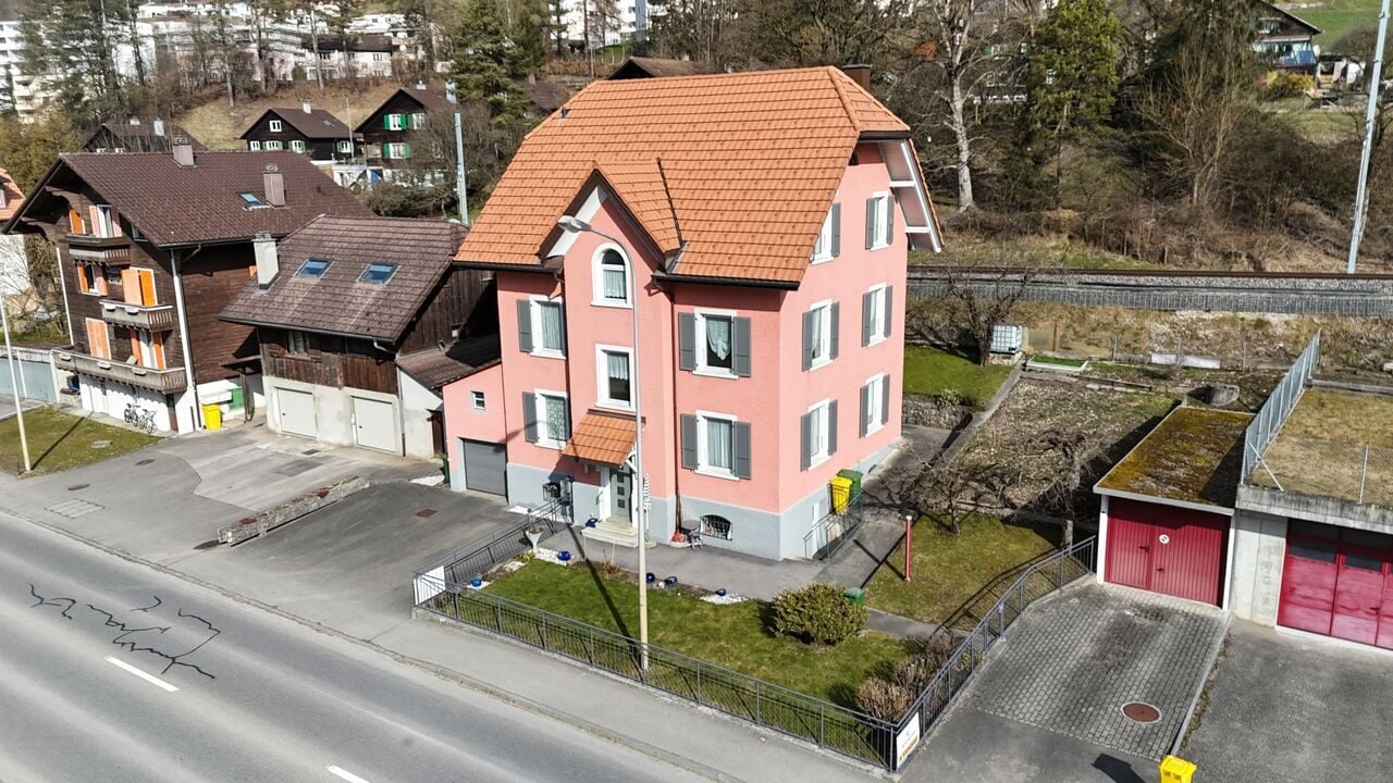 À Moutier à vendre accueillante maison de 2 appartements - photo 2