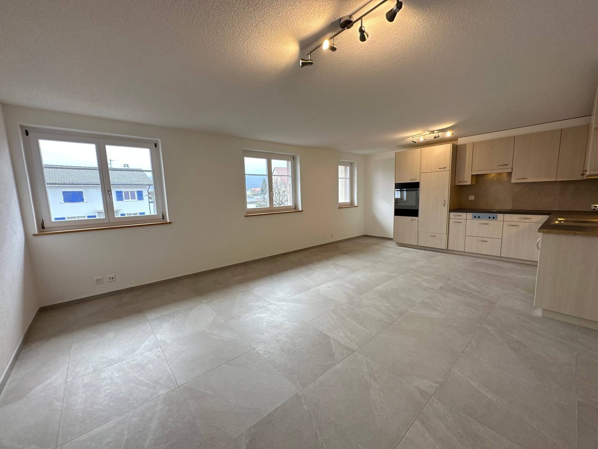 Appartement entièrement rénové de 4.5 pièces à Alle - photo 3