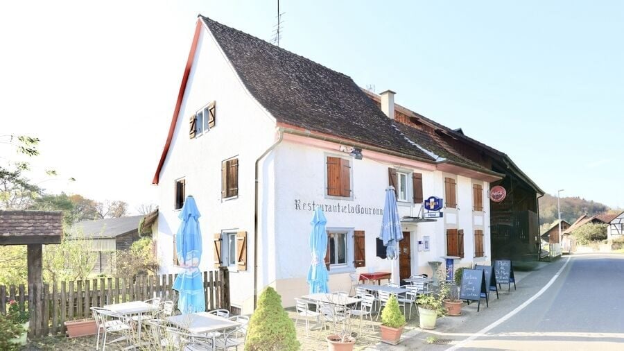 Domaine équestre avec hôtel-restaurant et appartement de fonction - photo 1