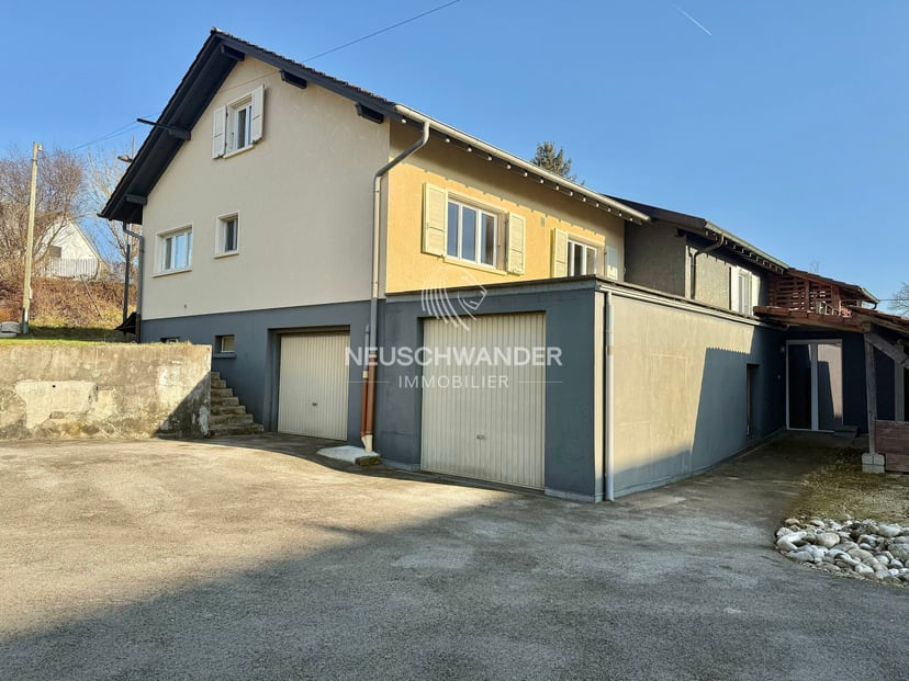 À vendre dans le village de Coeuve charmante maison de 6 pièces - photo 3