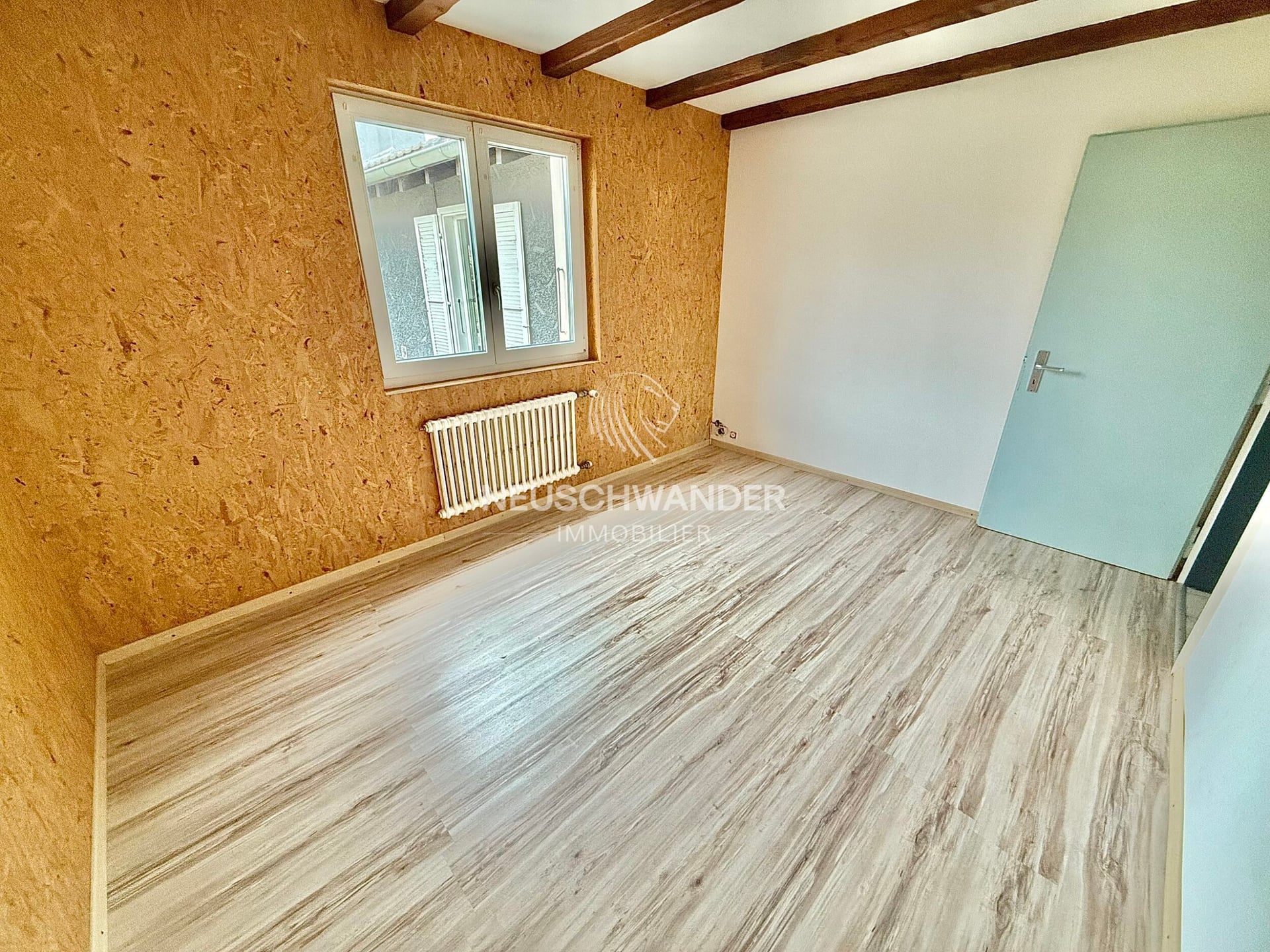 À vendre dans le village de Coeuve charmante maison de 6 pièces - photo 5