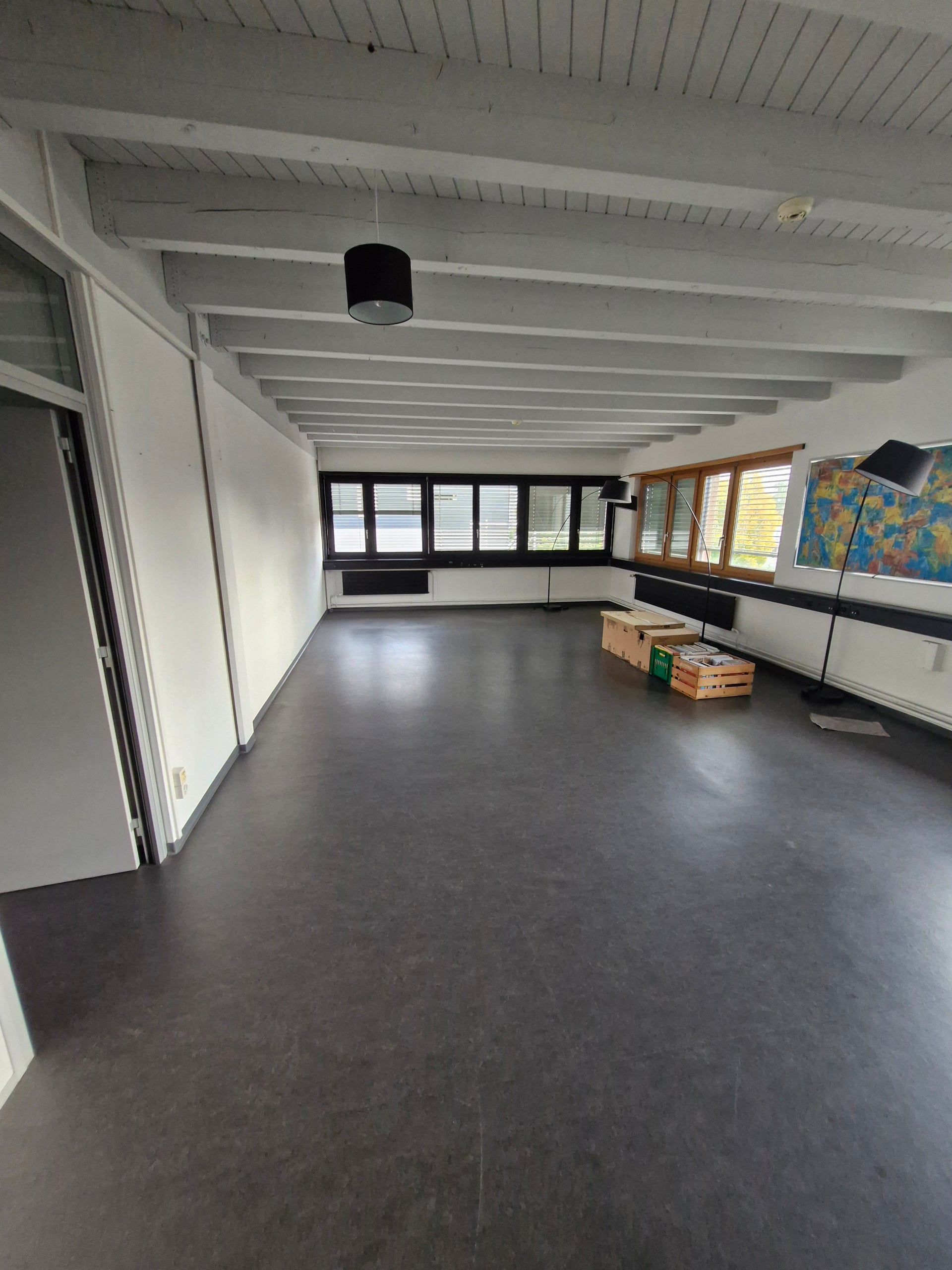 Local commercial de 92m2 en zone industrielle de Delémont  - photo 1