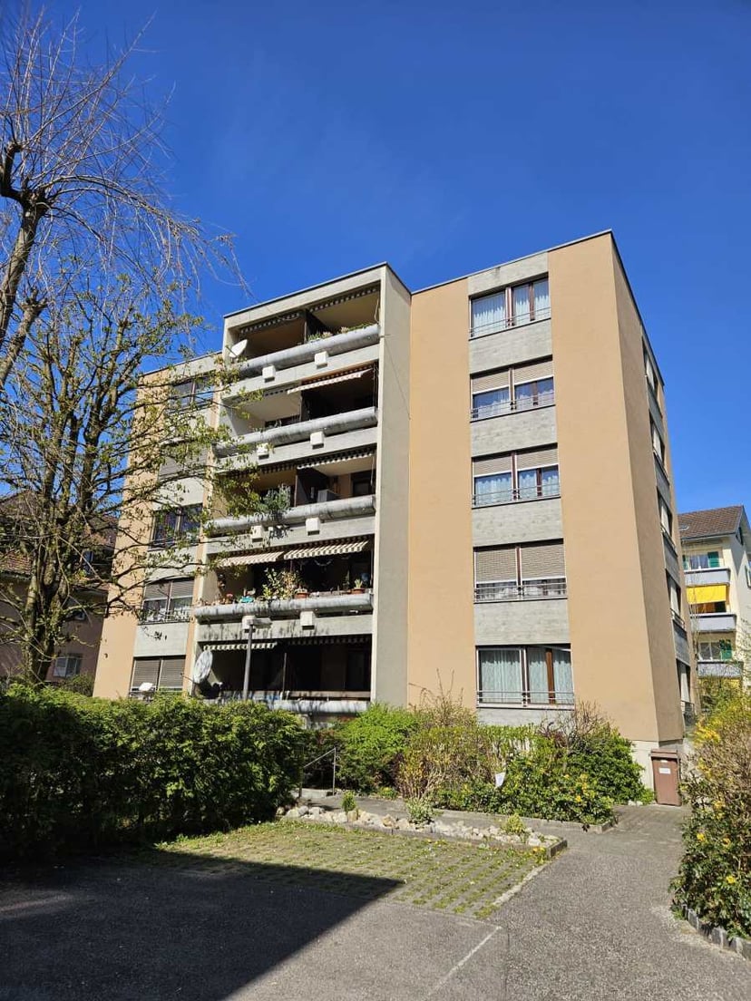 Bel appartement de 4 pièces au dernier étage ? calme, lumineux, vue dégagée - photo 1