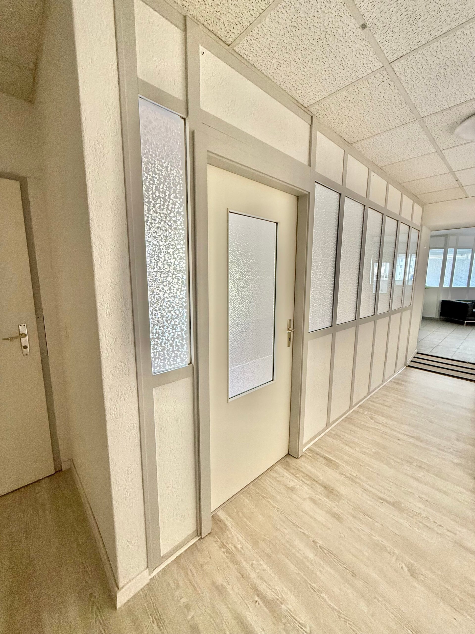 À louer à Reconvilier surface commerciale n°3 de 14.70 m2 - photo 2
