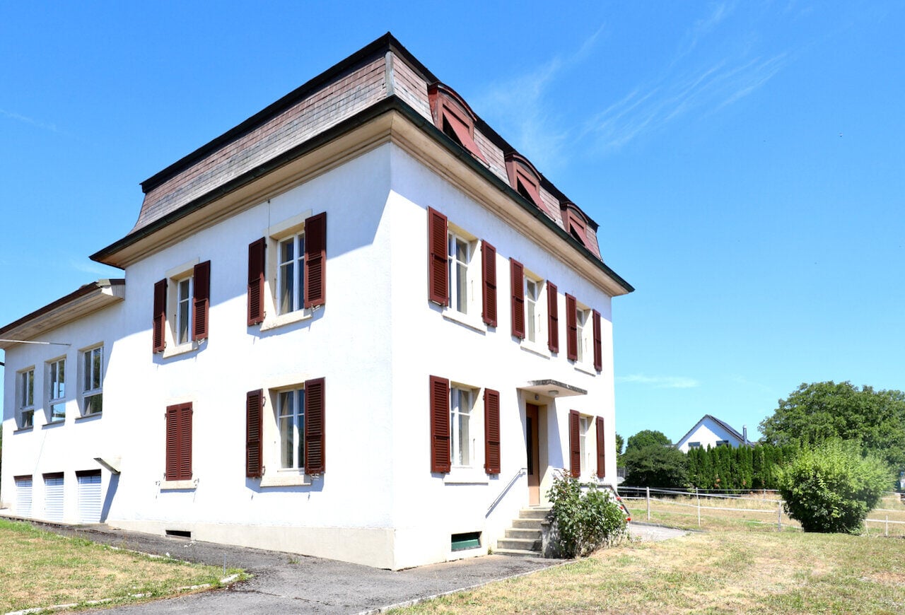 Immeuble mixte de 3 appartements et locaux artisanaux à Porrentruy - photo 2