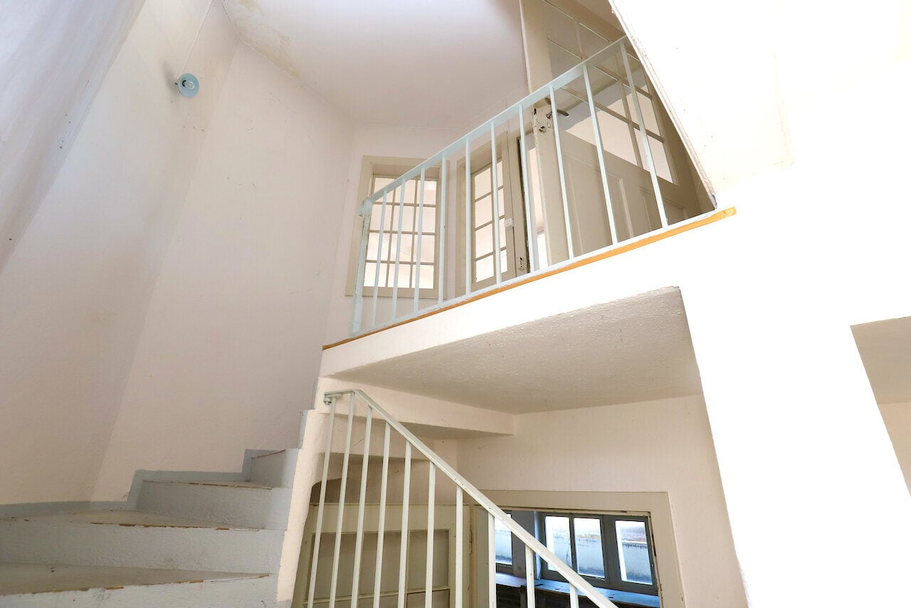 Immeuble mixte de 3 appartements et locaux artisanaux à Porrentruy - photo 5
