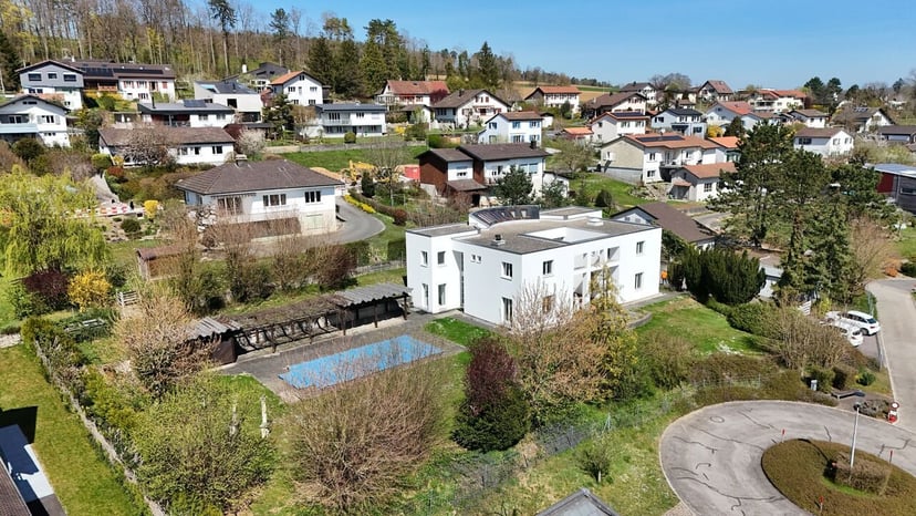 Située à Porrentruy villa d'architecte de 9 pièces - photo 2