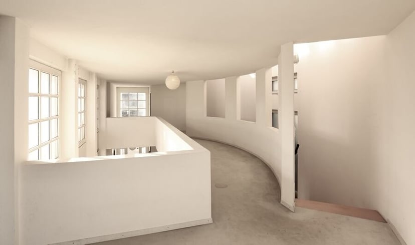 Située à Porrentruy villa d'architecte de 9 pièces - photo 5